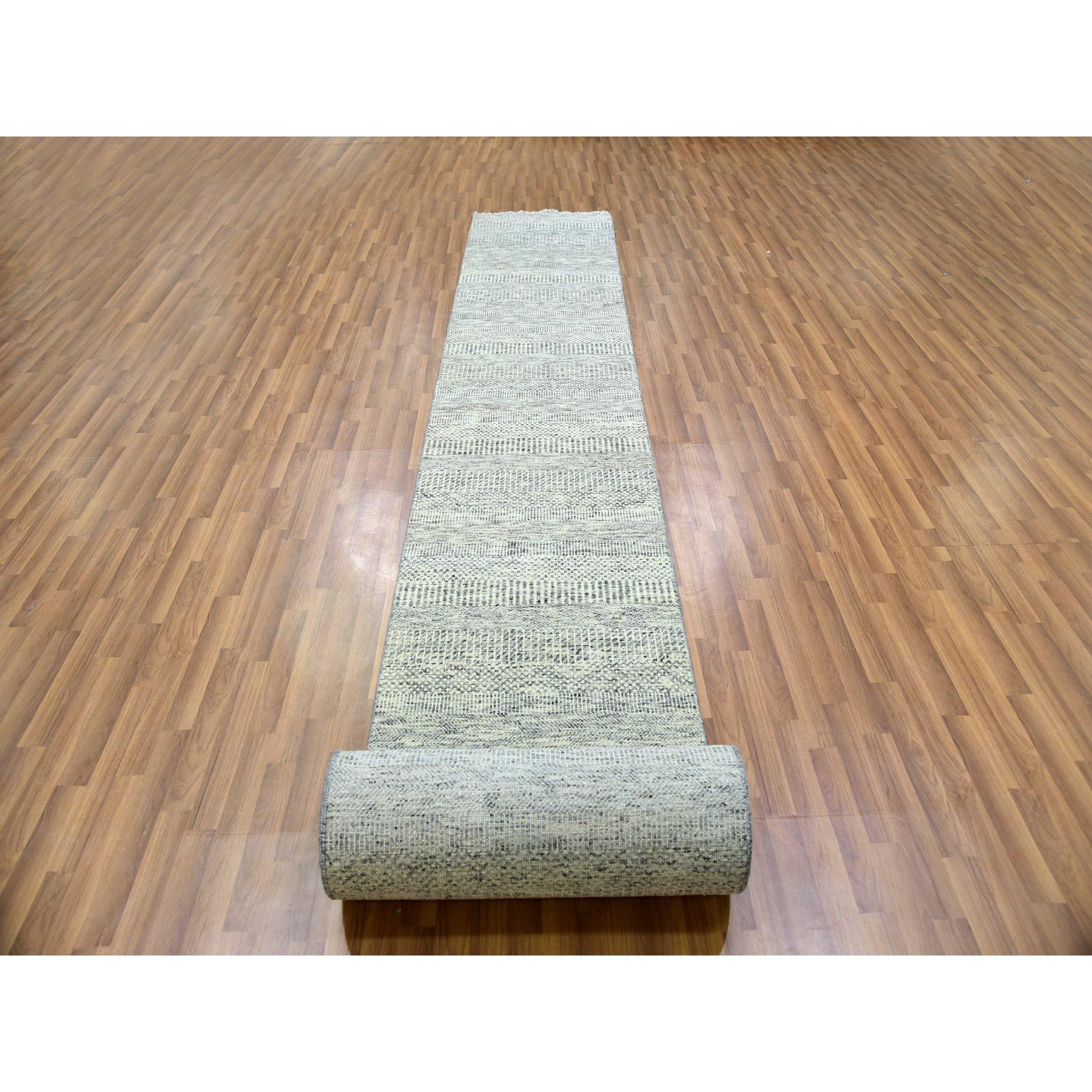 This is a truly genuine one-of-a-kind Undyed Pure Wool, Tone on Tone, Modern Grass Design, Hand Knotted, Oriental Rug. It has been Knotted for months and months in the centuries-old weaving craftsmanship techniques by artisans.
Primary materials:
