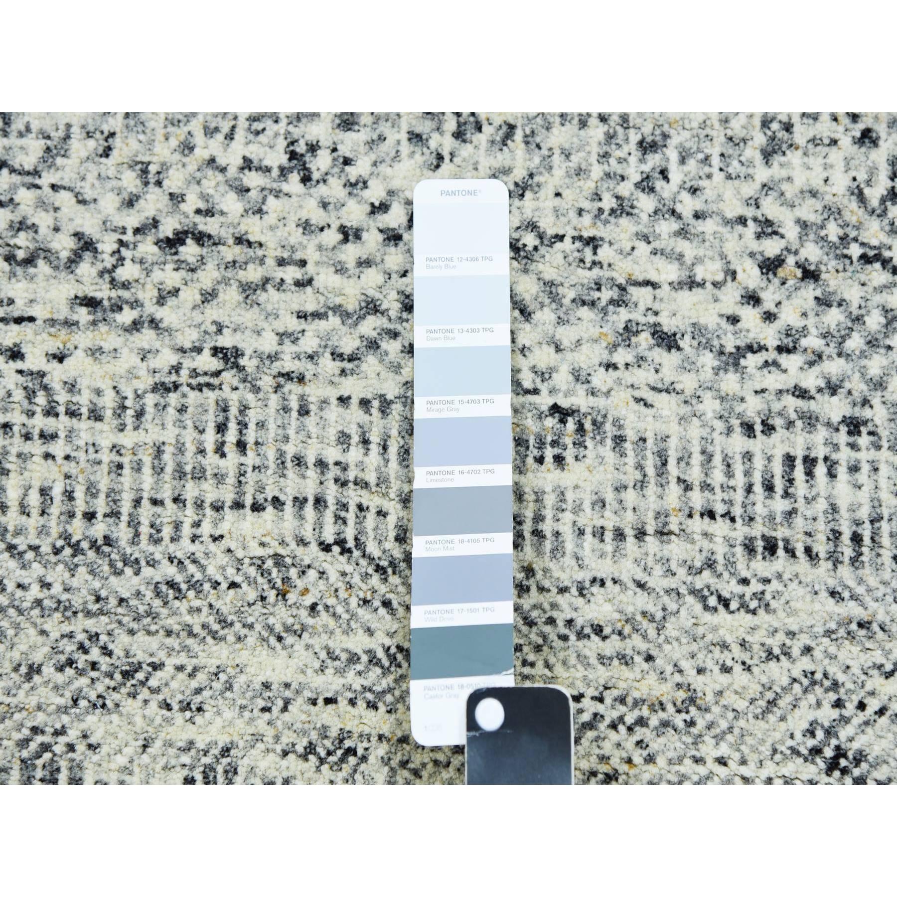 Hand-Knotted 2'5