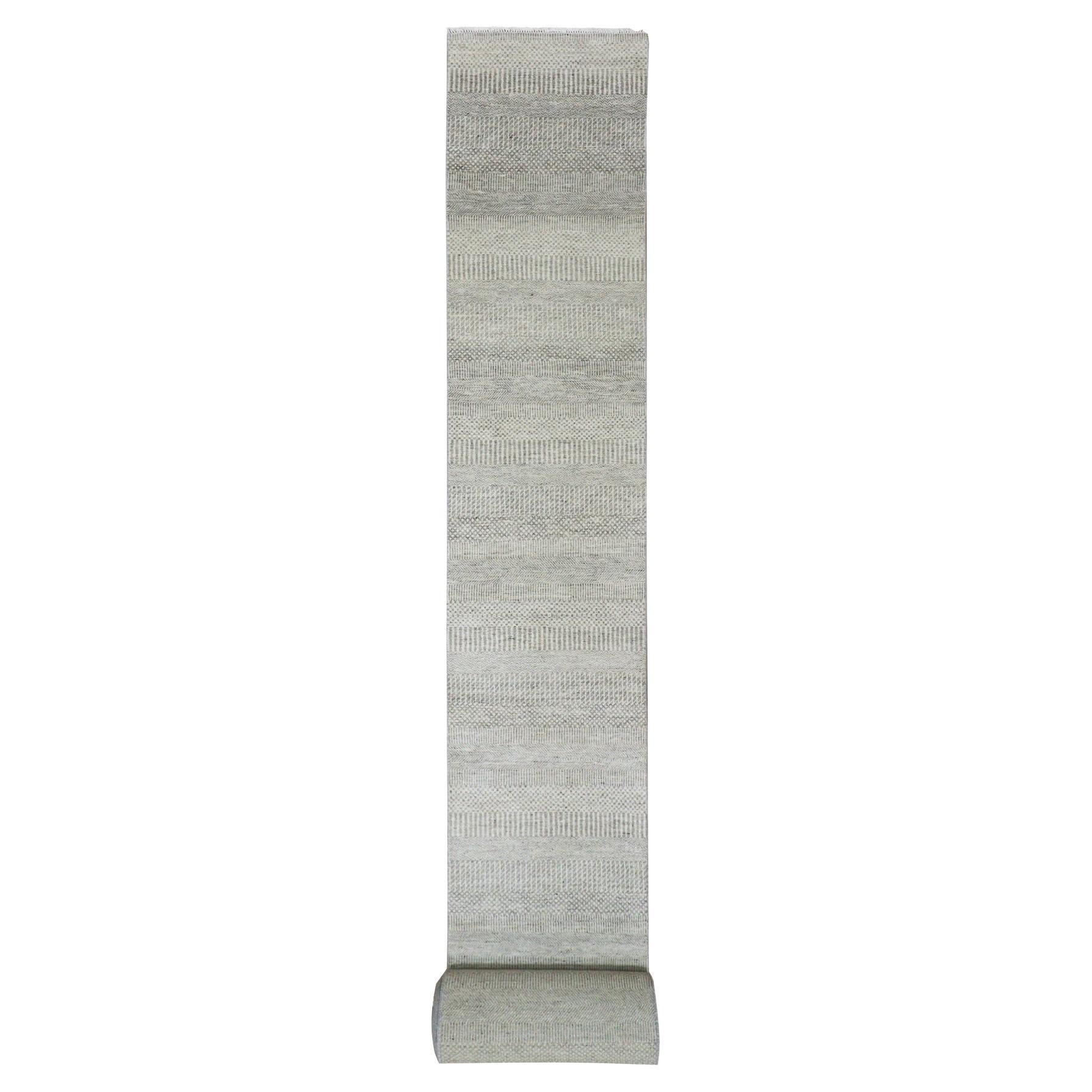 2'5 "x28'5" Tapis de course XL en laine non teinte grise brillante nouée à la main et au design moderne d'herbe