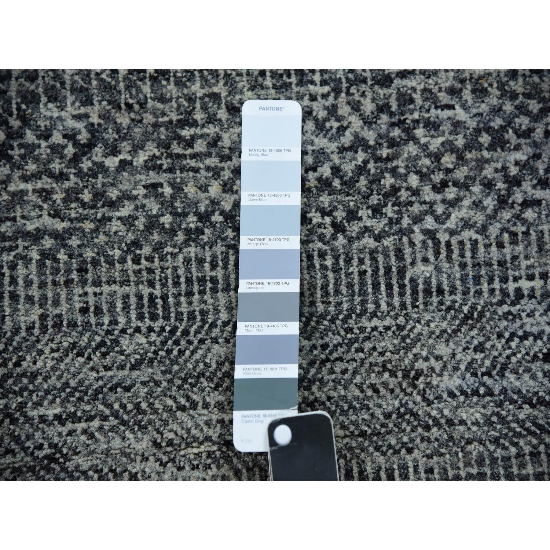 Hand-Knotted 2'5