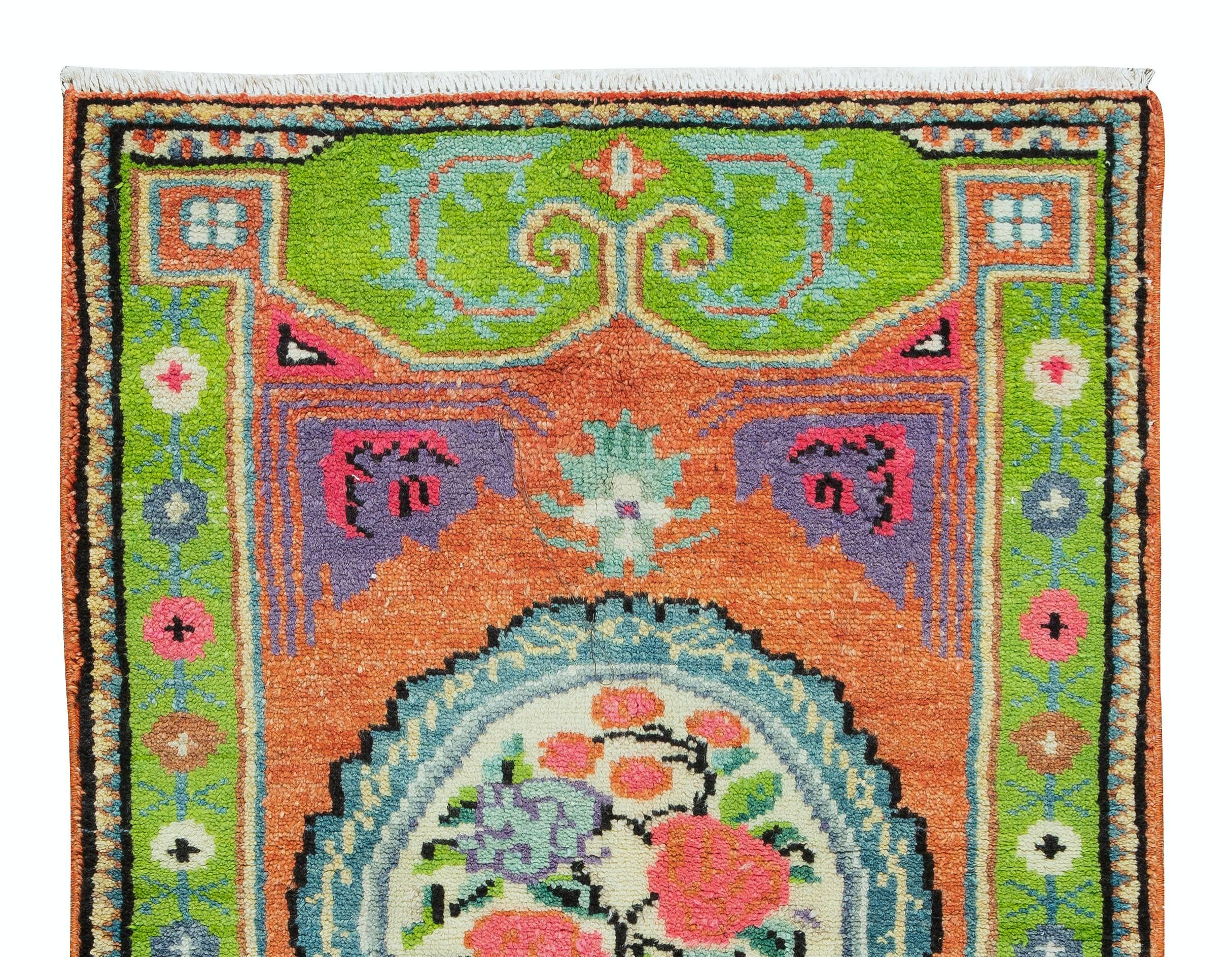 Hand-Knotted 2.5x4 Ft Vintage Handmade Turkish Ghiordes Rug with Floral Design For Sale