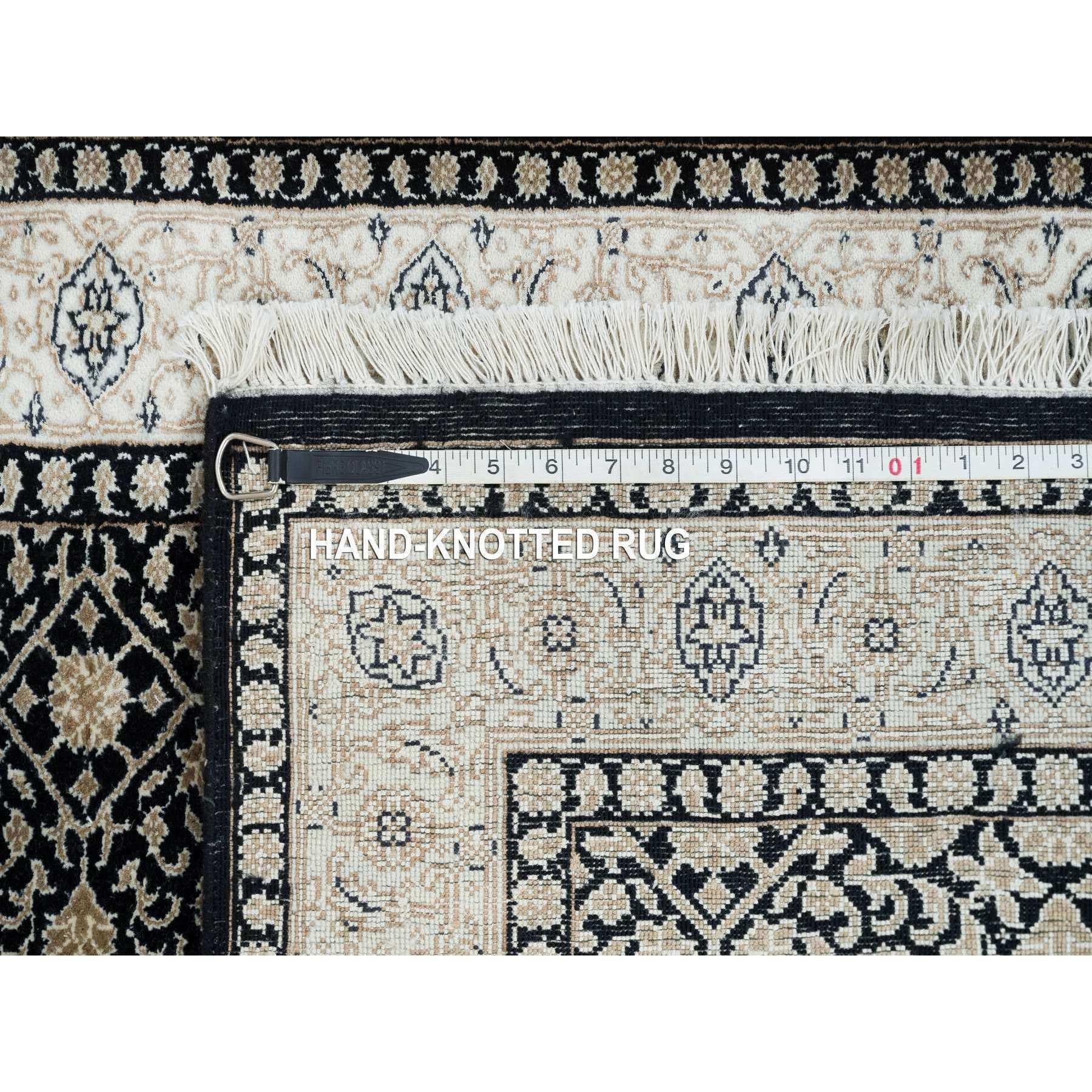 Tappeto Eerie Nero Annodato a Mano Herati Design 250 KPSI in Lana in vendita 1