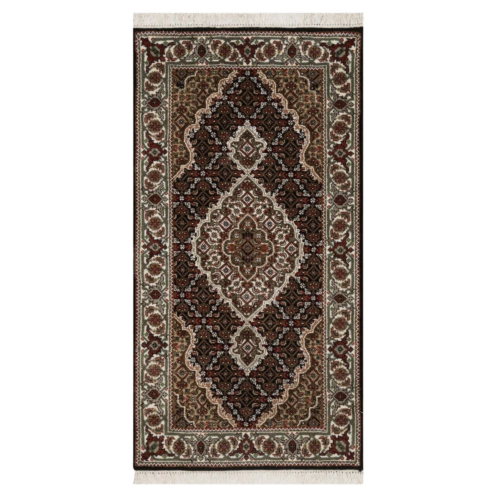 2
5"x4
8" Premium Black Hand Knotted Wool Tabriz Mahi Fish Medallion Design Rug en venta