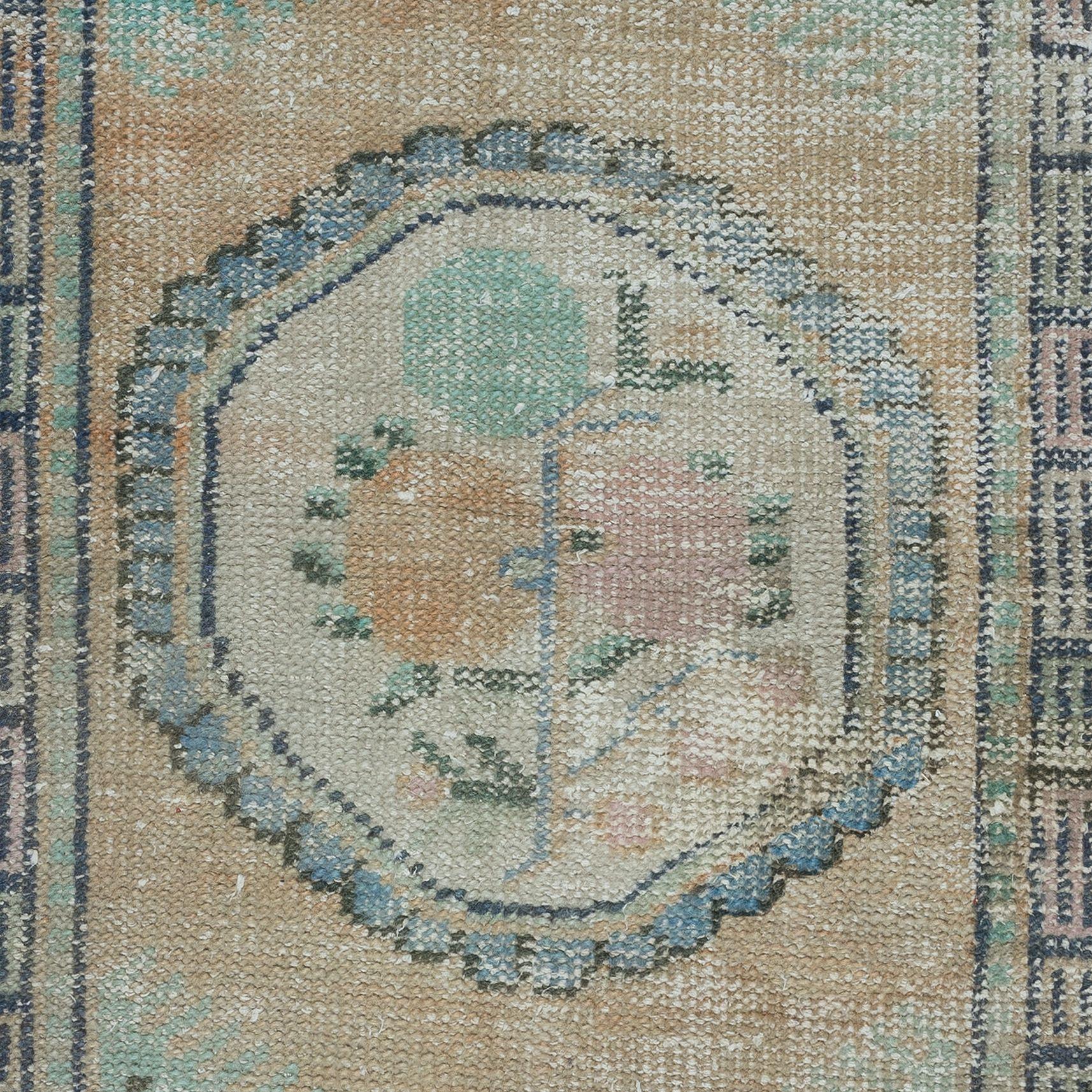 2,5x5 Ft Vintage Handgefertigter Schachtelteppich, türkischer Akzentteppich, dekorativer Türteppich (Handgeknüpft) im Angebot