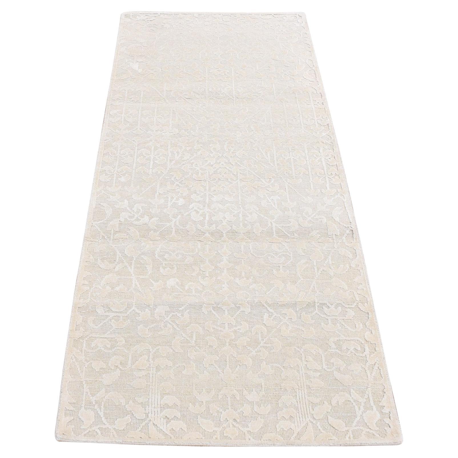 2'5"x6' Ivory Hand Knotted Tone on Tone Pure Silk with Wool Runner Rug