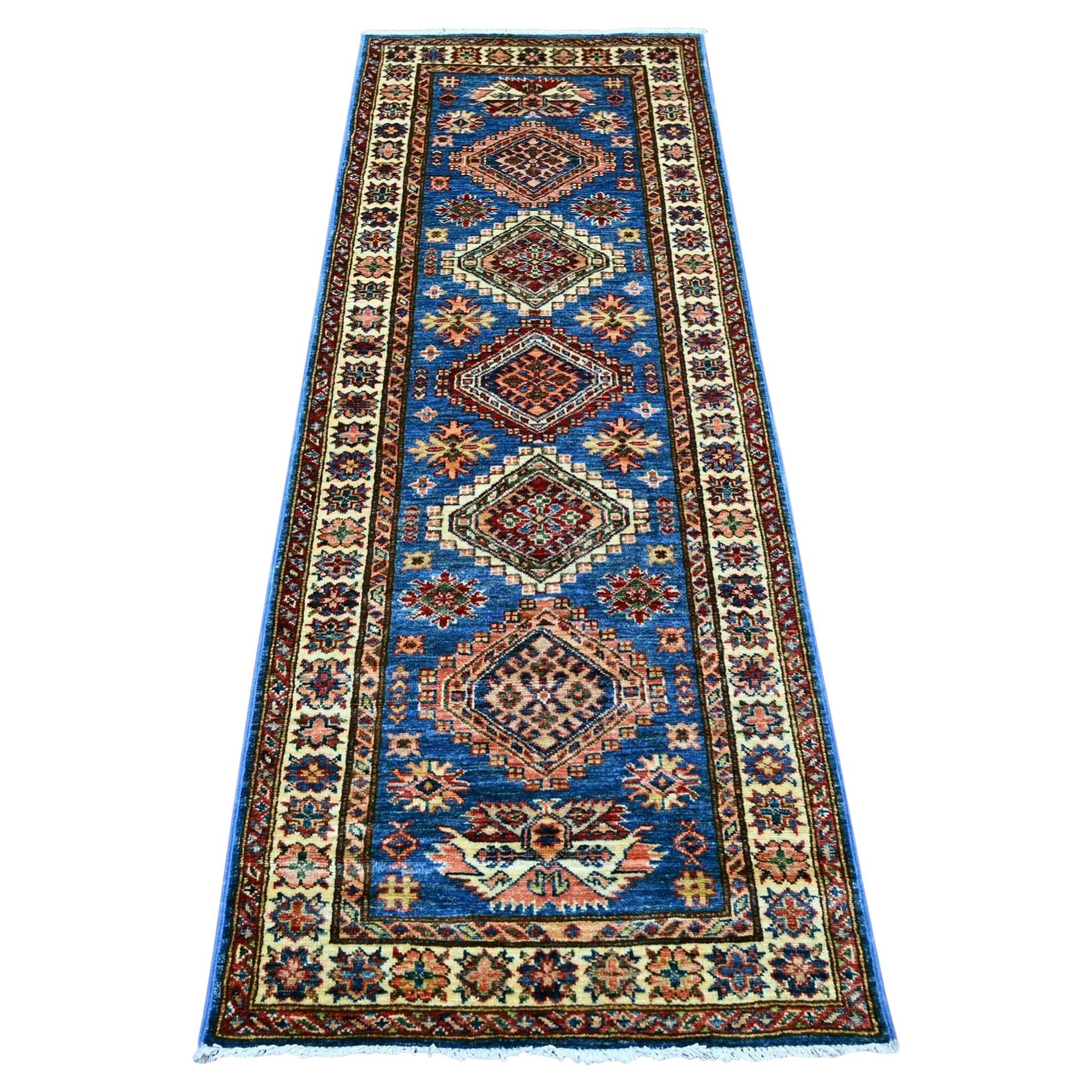 2'5 "x6'6" Cerulean Blue Wool Afghan Super Kazak mit geometrischen Medaillons Teppich im Angebot
