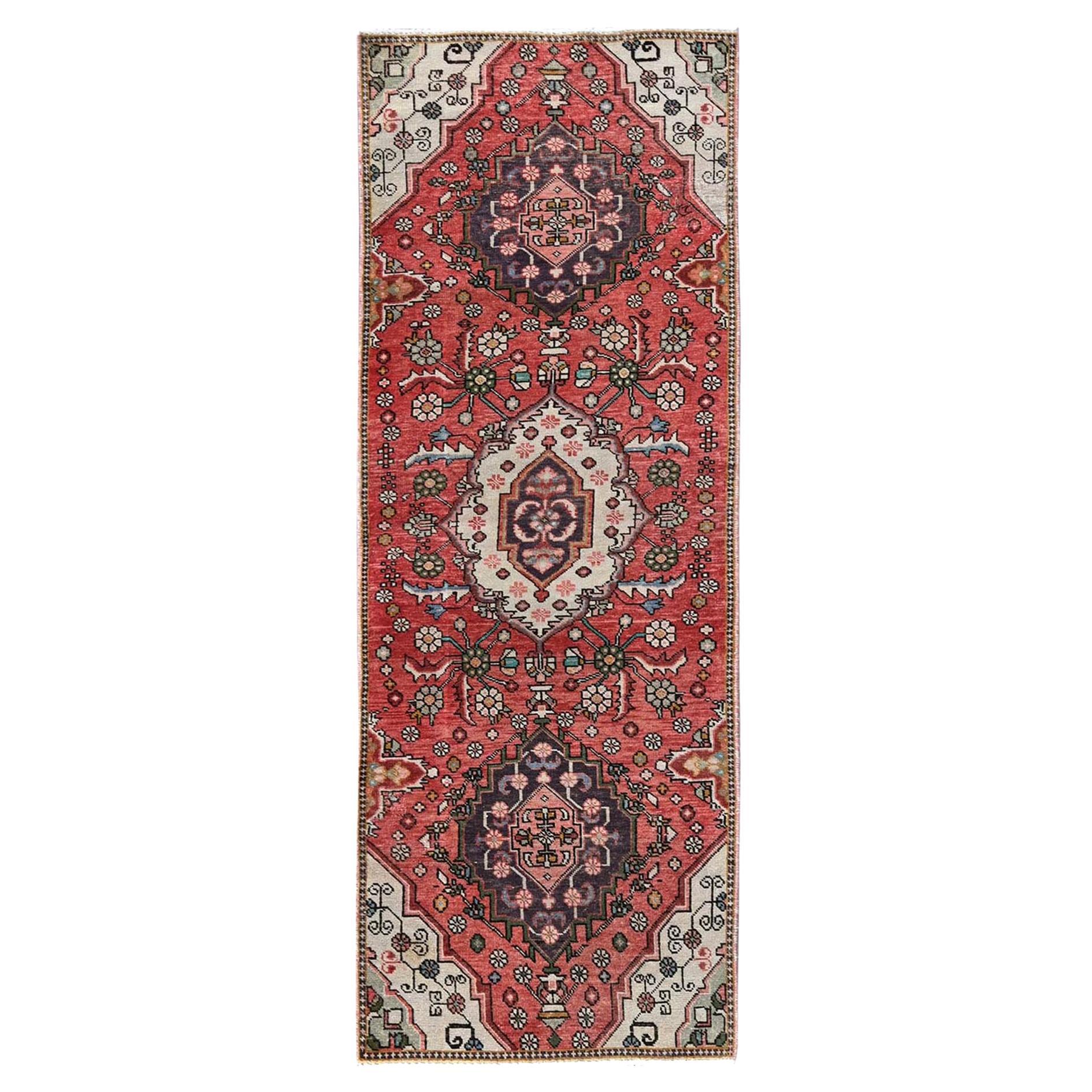 Tappeto orientale in lana annodato a mano "Blush Red Tabriz Vintage".