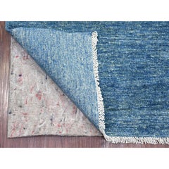 2'5 "x7'9" Blauer einfarbiger Läufer aus Ghazni-Wolle, handgeknüpft, Orientteppich