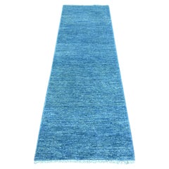 2'5 "x7'9" Blauer einfarbiger Läufer aus Ghazni-Wolle, handgeknüpft, Orientteppich