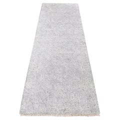 2'5 "x7'9" Gris, anudada a mano, diseño tono sobre tono, lana y seda, alfombra de calle