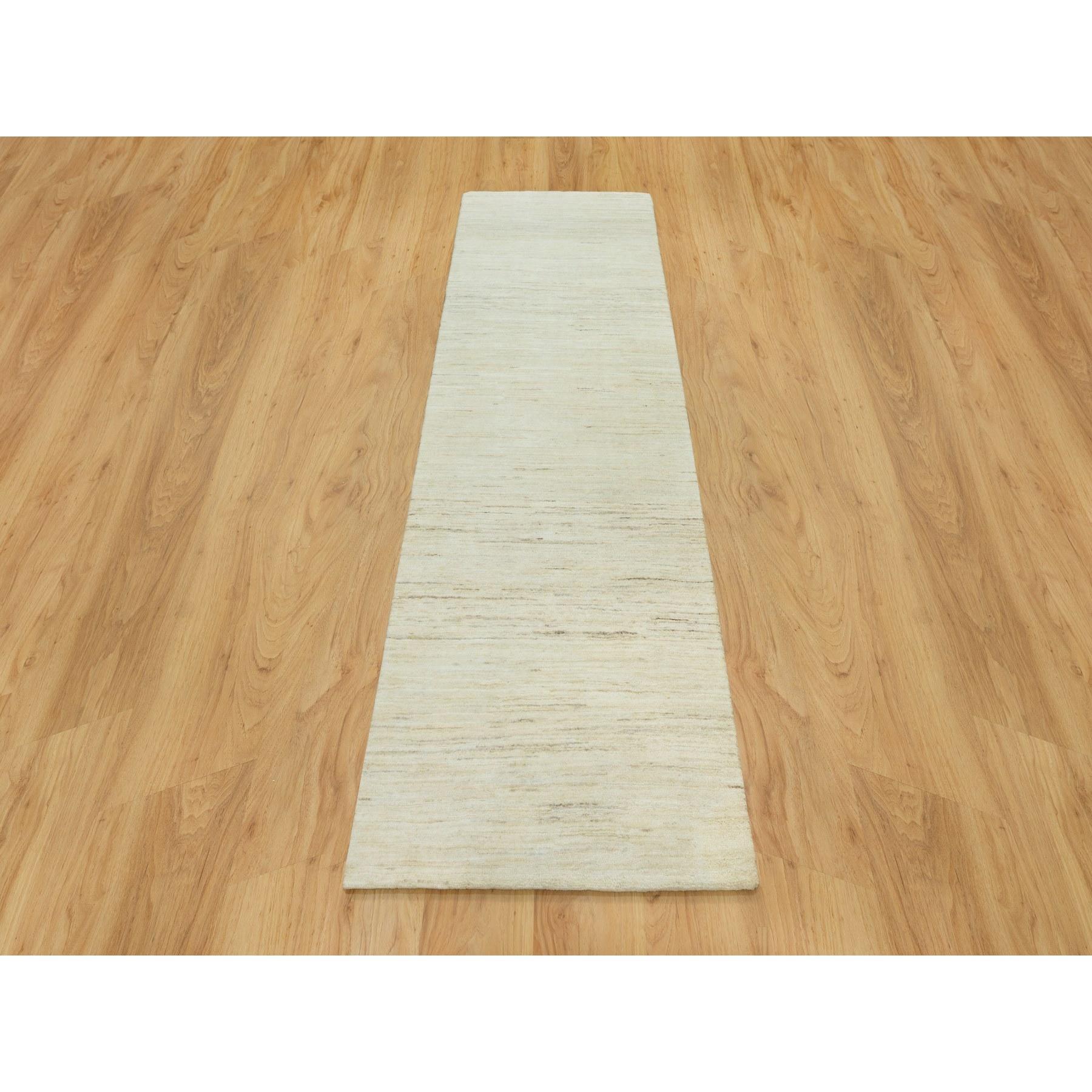 Champagne White, Lori Buft Gabbeh Plain Design, Luxurious Wool, Soft to The Touch Hand Knotted (laine luxueuse, douce au toucher, nouée à la main),  Tapis d'Orient Runner
Matières premières : Laine
Latex : Pas de poils 
hauteur : 0,25 pouces
Style :