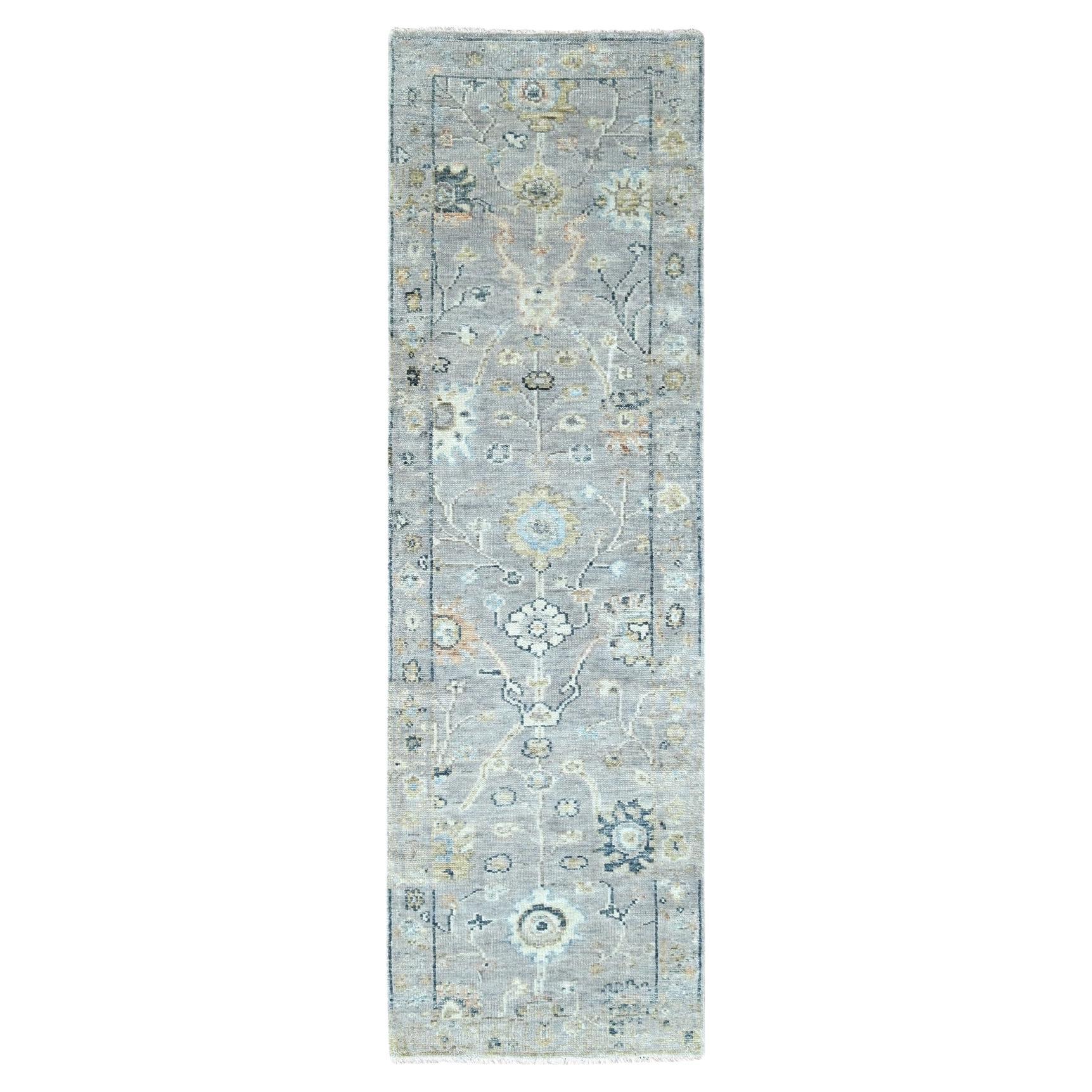 2'5 "x8'5" Cloud Gray Supple Collection Ton in Ton handgeknüpfter Wollteppich