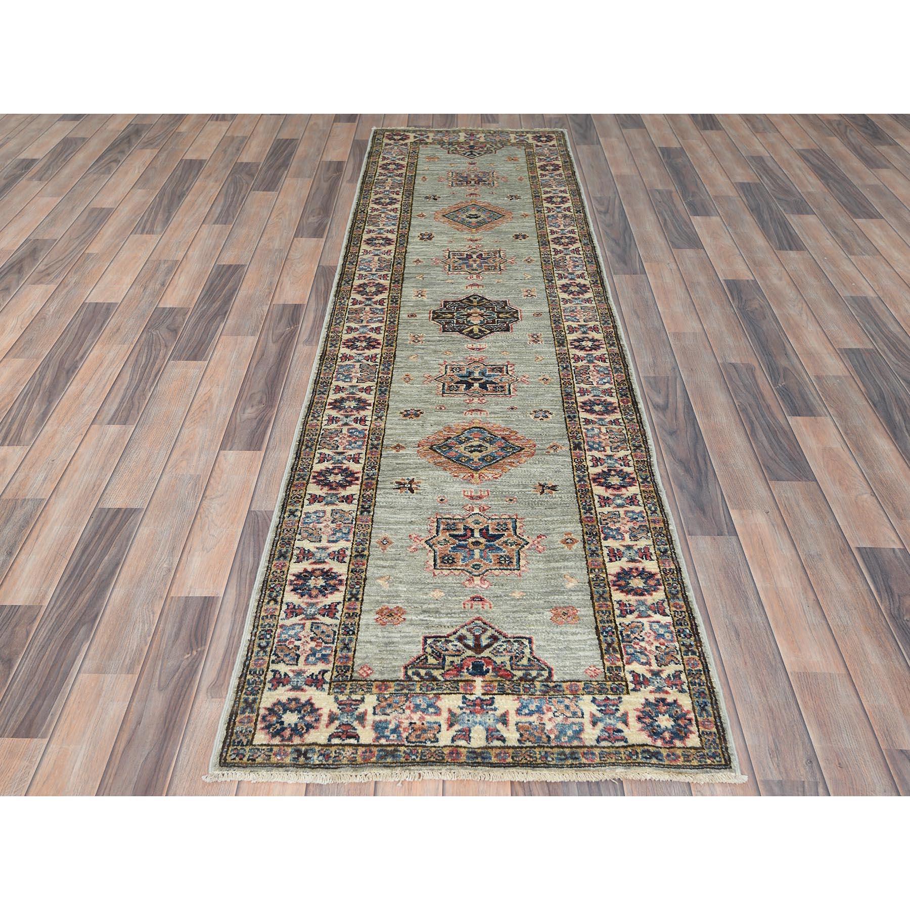 Grigio cenere, lana naturale annodata a mano, afgano super kazako con medaglioni geometrici, tinture naturali, tessuto densamente, tappeto orientale Runner
Materiali primari: Lana
Lattice: No Pile 
altezza: 0,25 pollici
Stile: Tradizionale
Colore