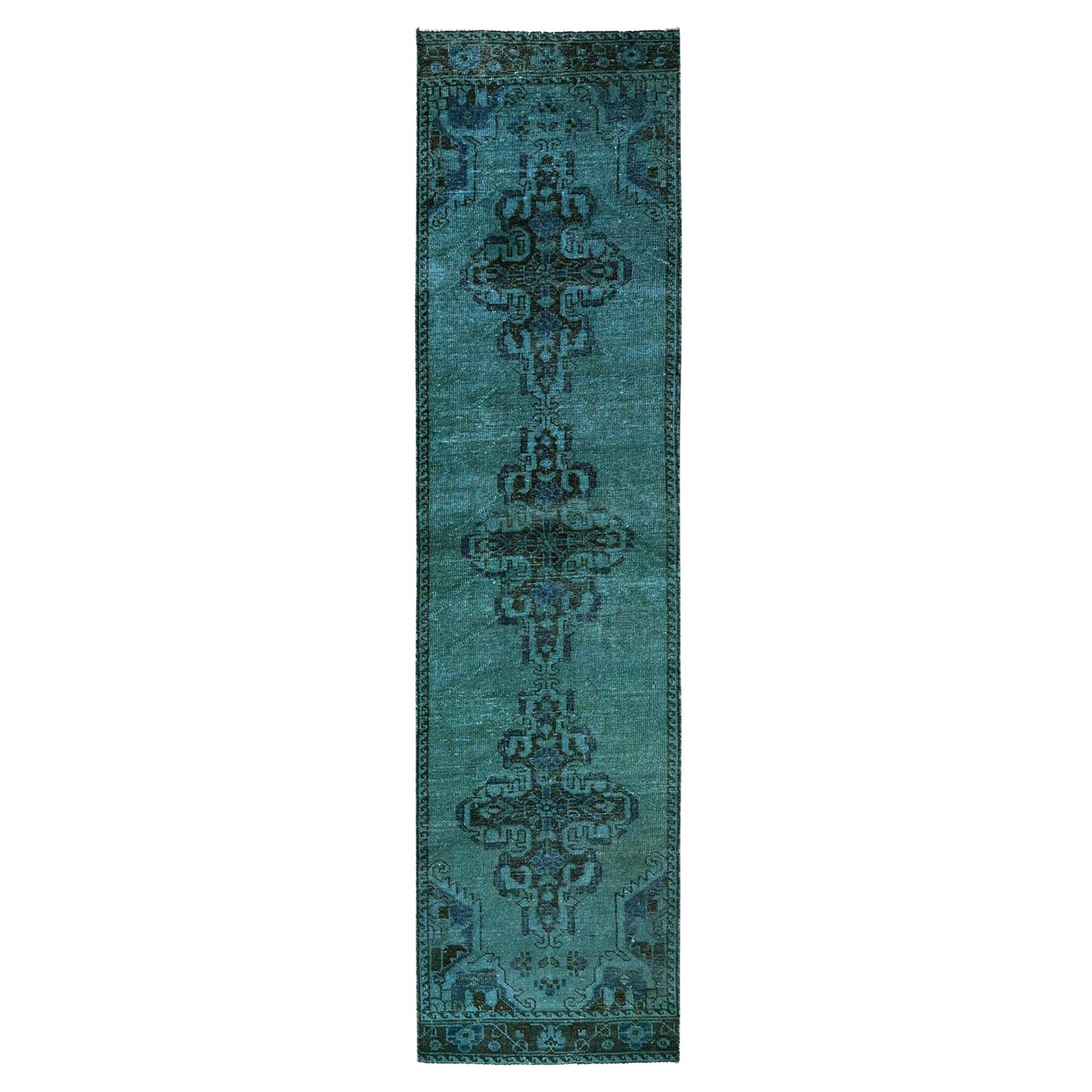 Tapis de couloir vintage persan Bakhtiar noué à la main vert surteint 2'5"x9'6" en vente