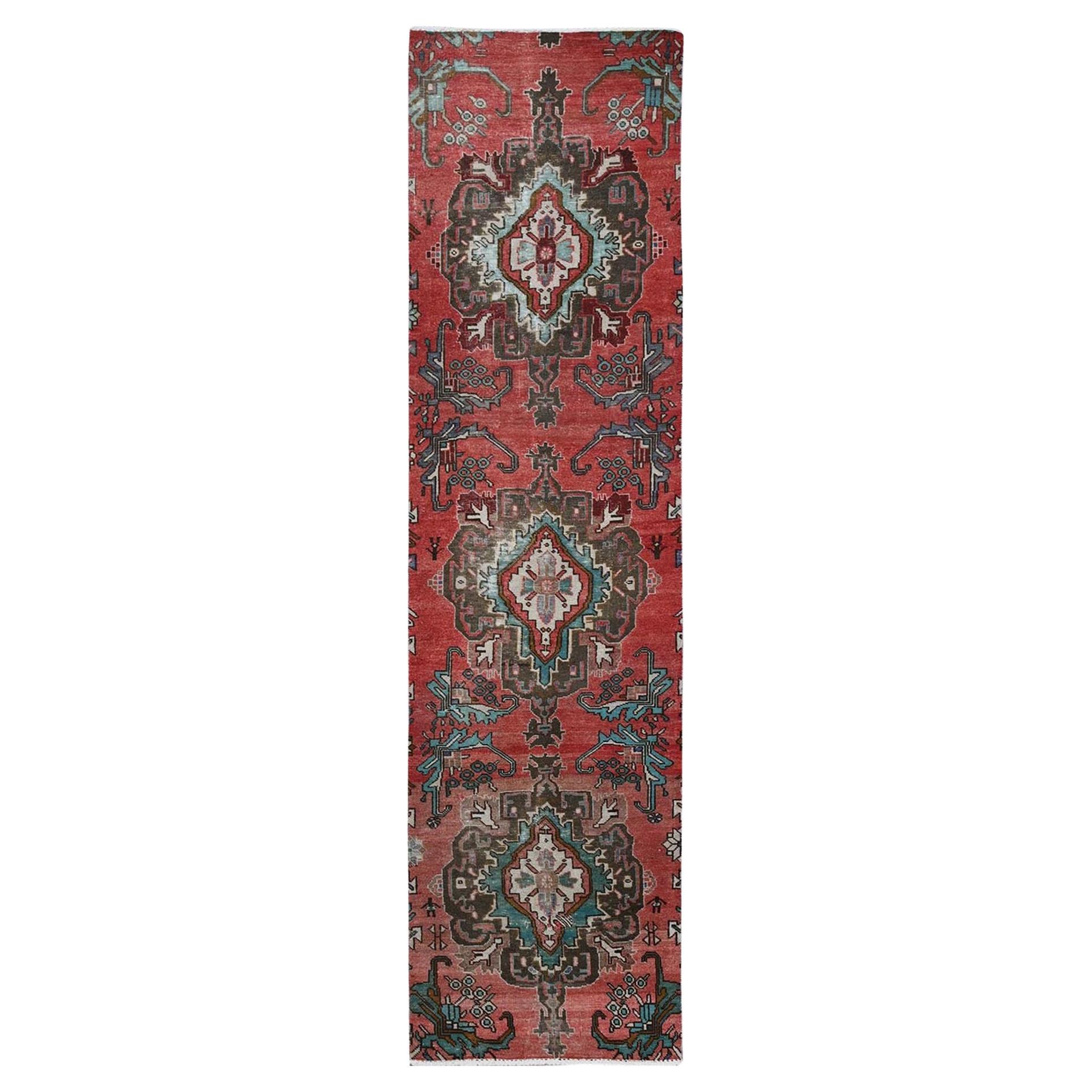 2'5"x9'6" Scarlet Red Vintage Persian Tabriz Handgeknüpfter Läufer aus reiner Wolle im Angebot