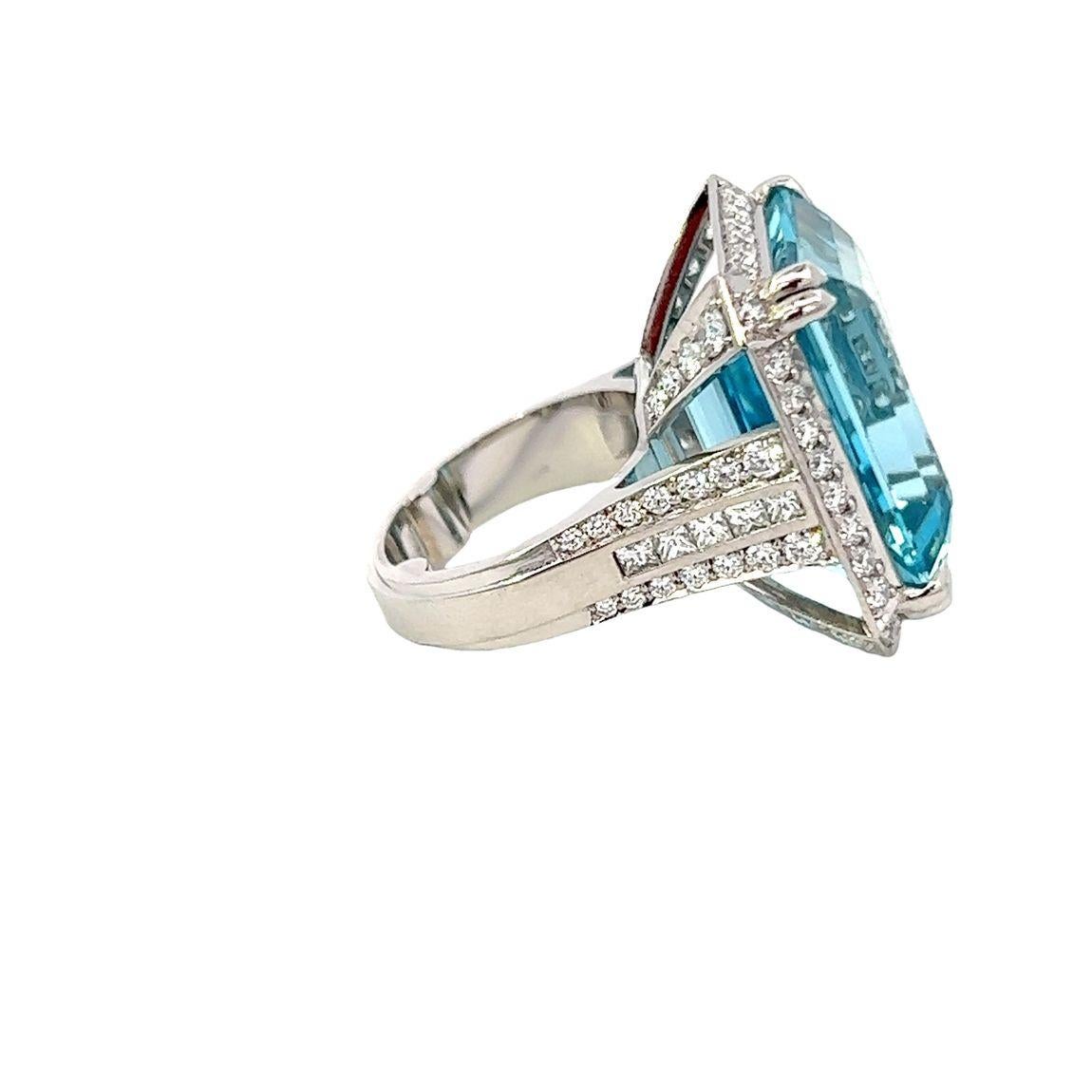 Anillo Halo de Aguamarina y Diamantes de 26 quilates montado en platino Corte esmeralda en venta