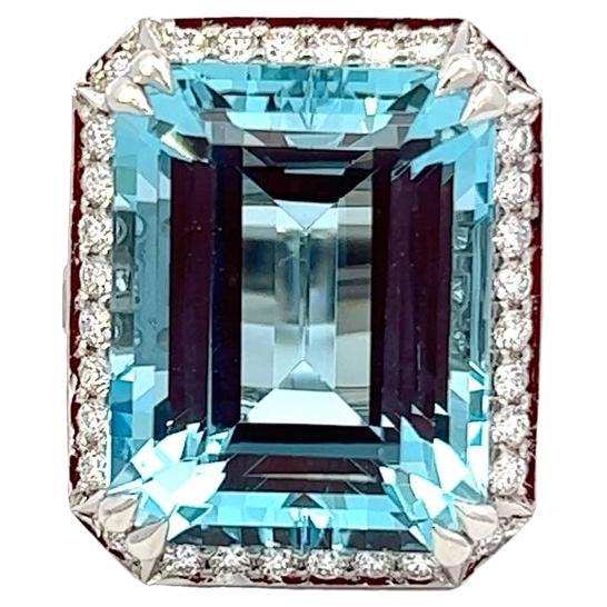 Anillo Halo de Aguamarina y Diamantes de 26 quilates montado en platino