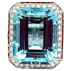 Anillo Halo de Aguamarina y Diamantes de 26 quilates montado en platino