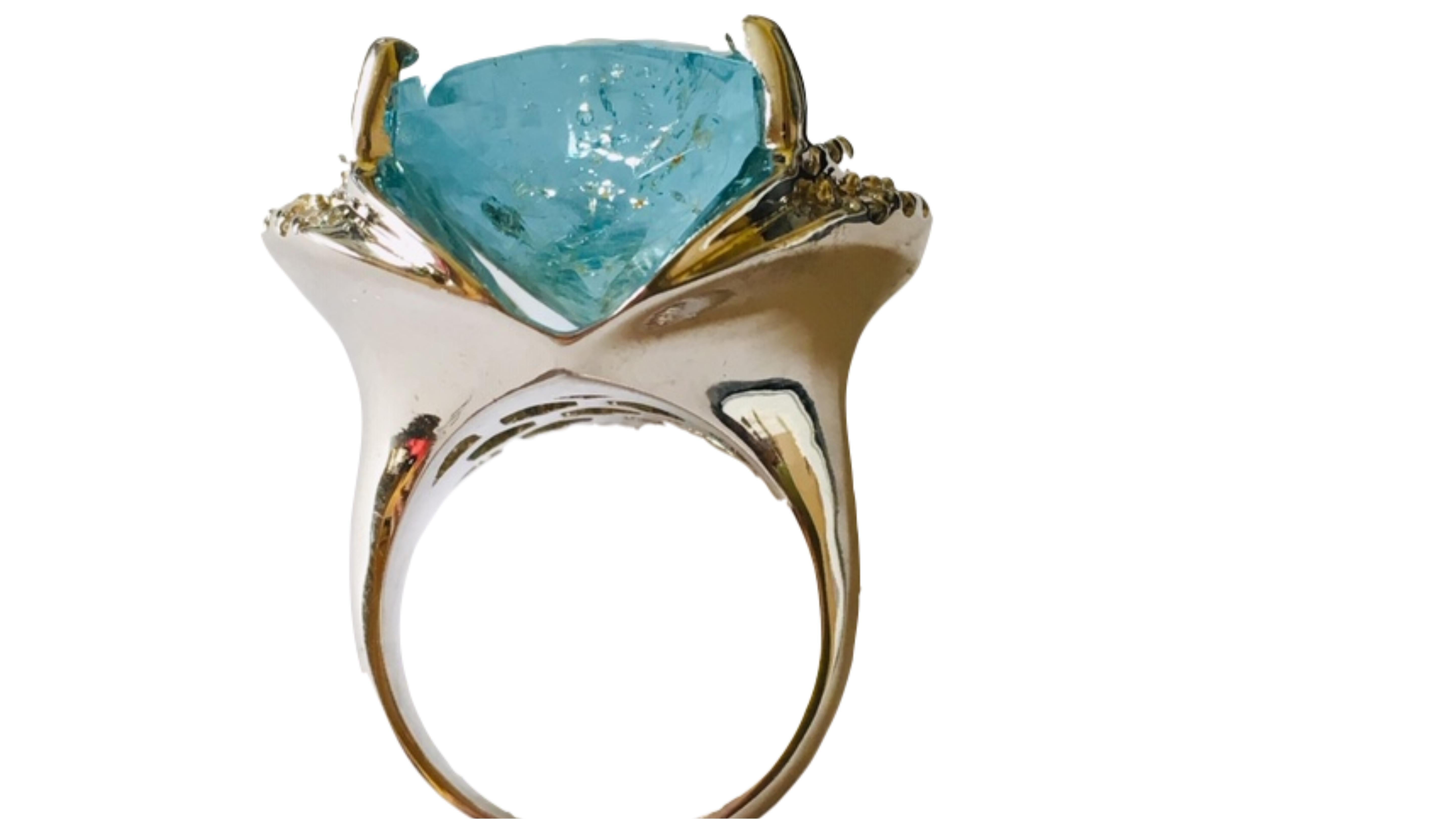 Contemporary 26 Carat Aquamarine Diamond Ring 14 Karat White Gold For Sale