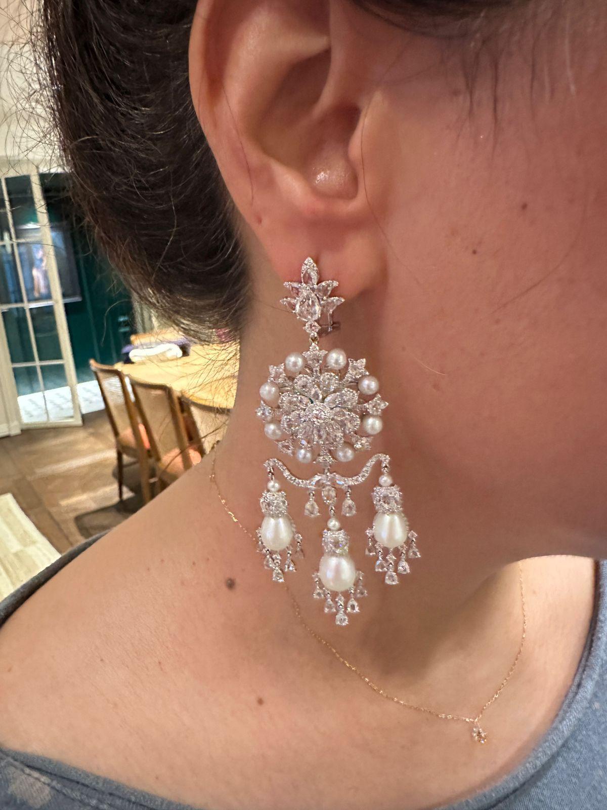 26 Karat Diamanten und Perlen Ohrringe 18k Weißgold Lang Flatterhaft Flexibel im Angebot 8