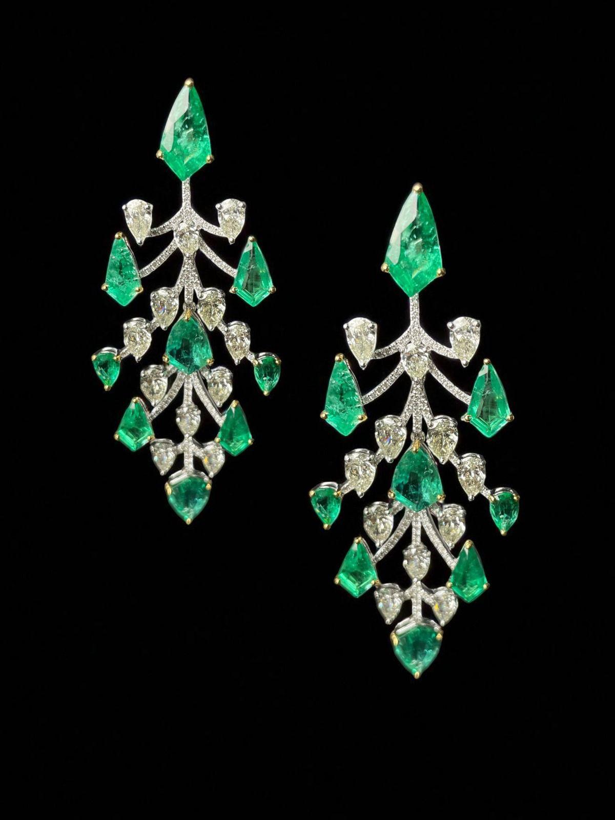 26 Karat Diamanten und Perlen Ohrringe 18k Weißgold Lang Flatterhaft Flexibel im Angebot 9