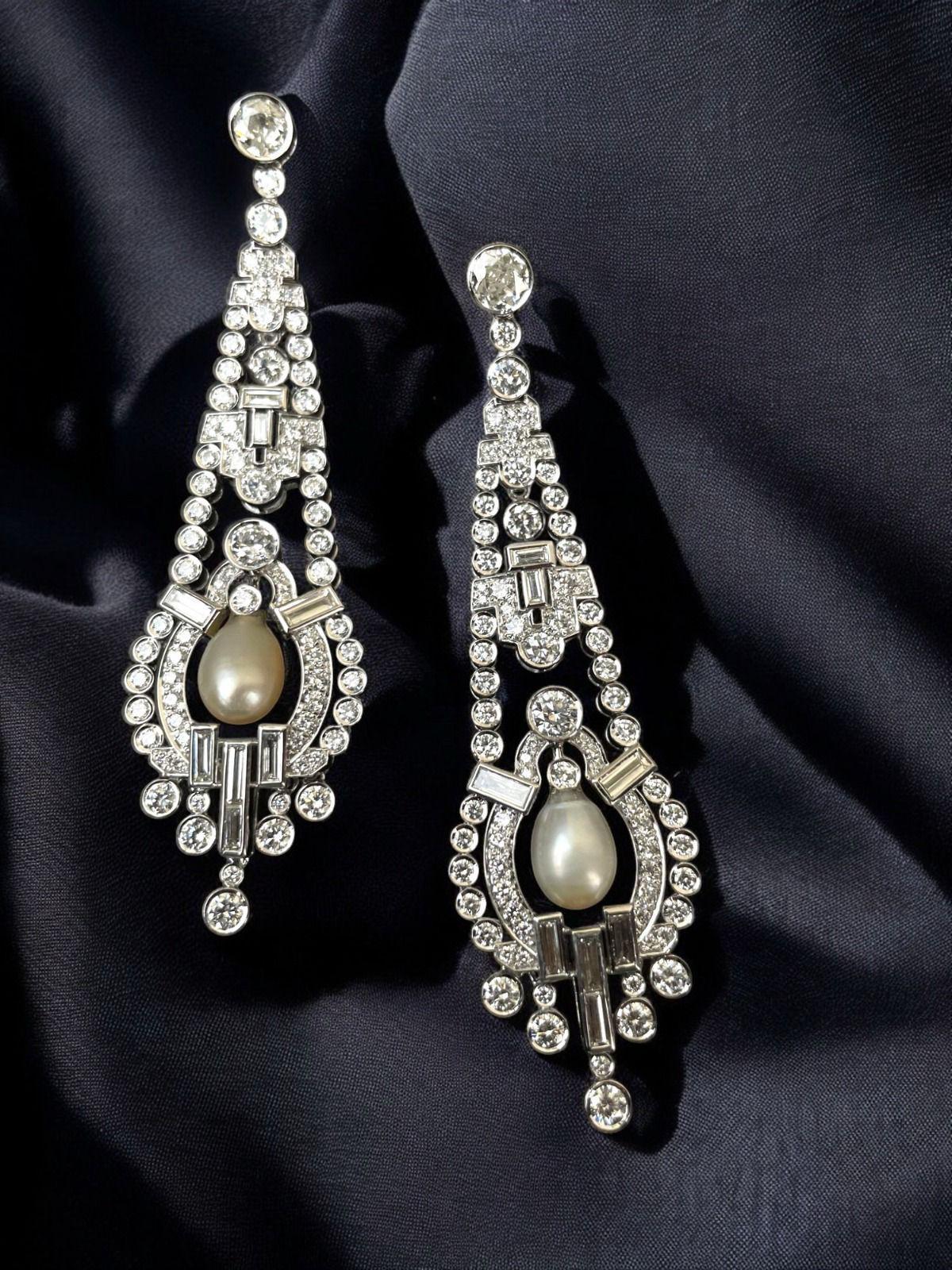 26 Karat Diamanten und Perlen Ohrringe 18k Weißgold Lang Flatterhaft Flexibel im Angebot 11