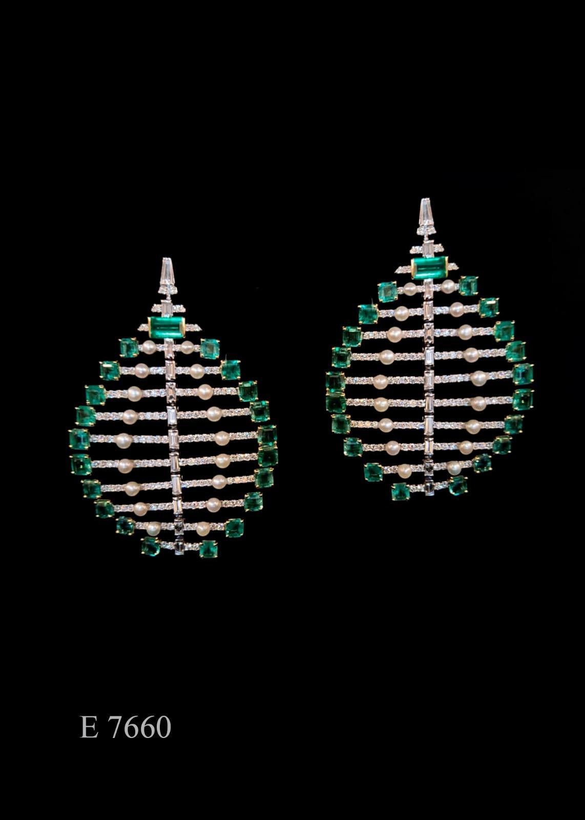 26 Karat Diamanten und Perlen Ohrringe 18k Weißgold Lang Flatterhaft Flexibel im Angebot 1