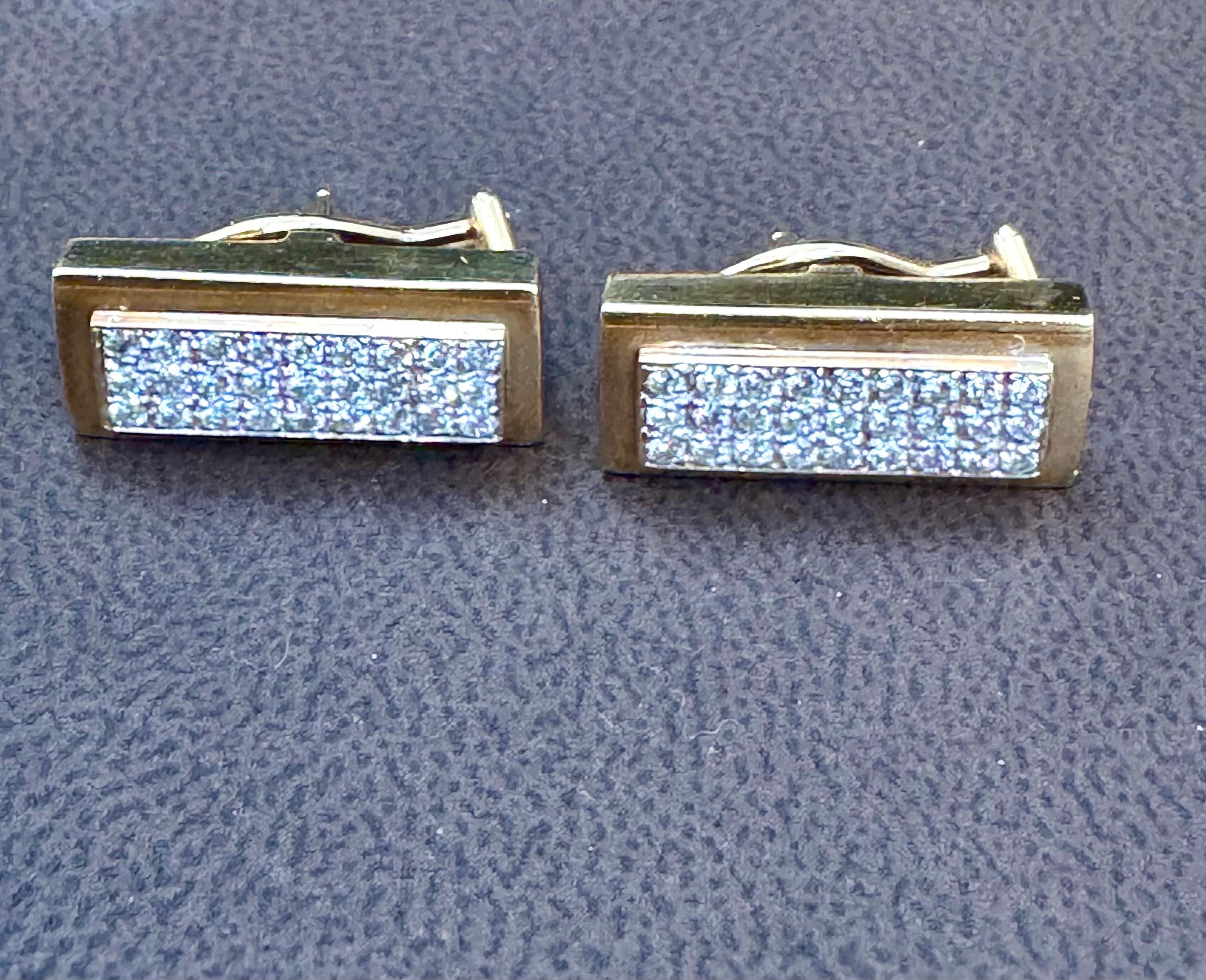 Diamante da 2,6 carati di qualità VS   Orecchini rettangolari da donna, oro giallo 14 carati 9,8 gm
Realizzati in oro giallo 14 carati, questi splendidi orecchini con diamanti sono rivolti verso la parte anteriore, in modo da poter vedere