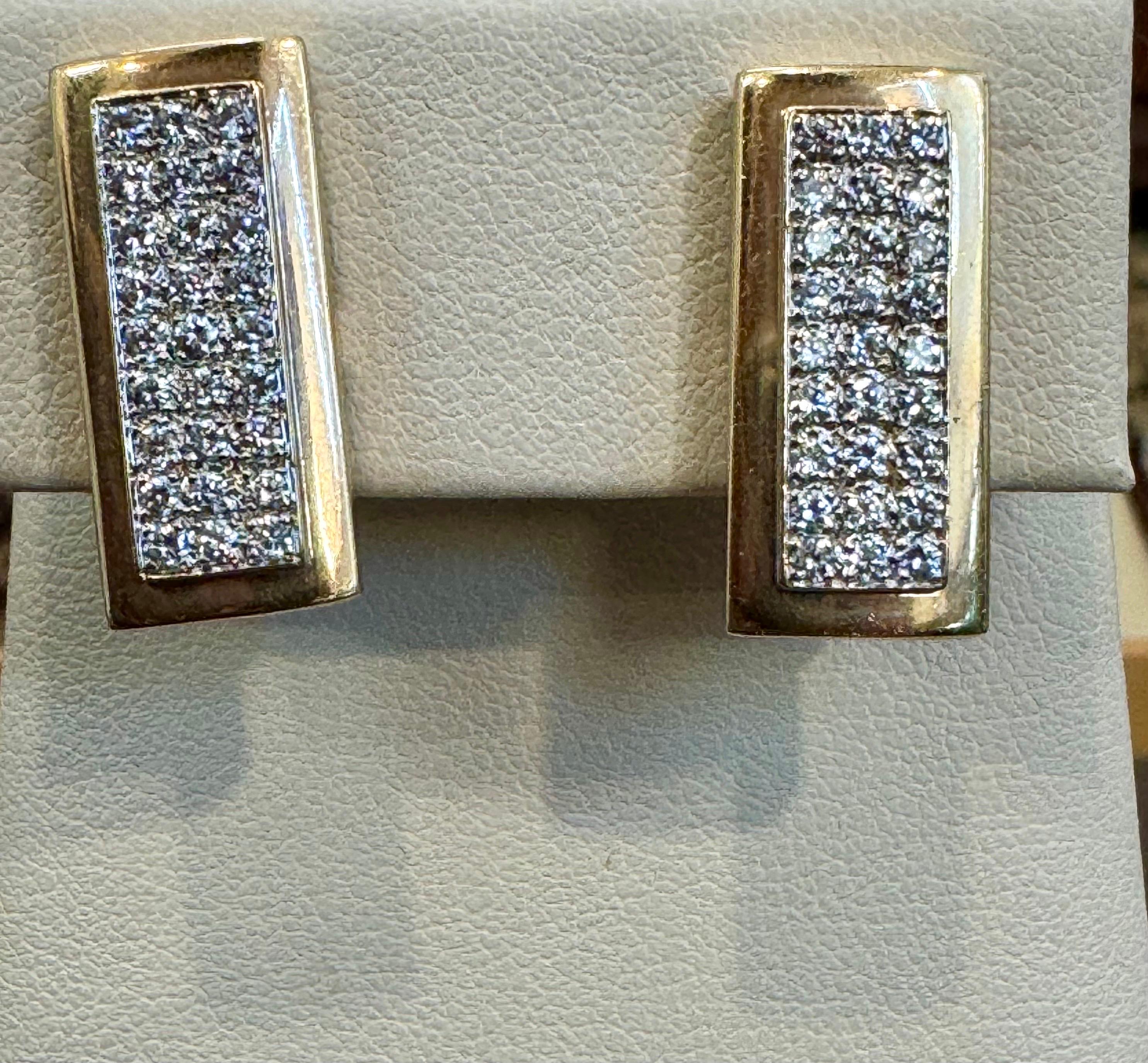Taglio rotondo Orecchini da donna con diamante di qualità VS da 2,6 carati, oro giallo 14 carati 9,8 gm in vendita