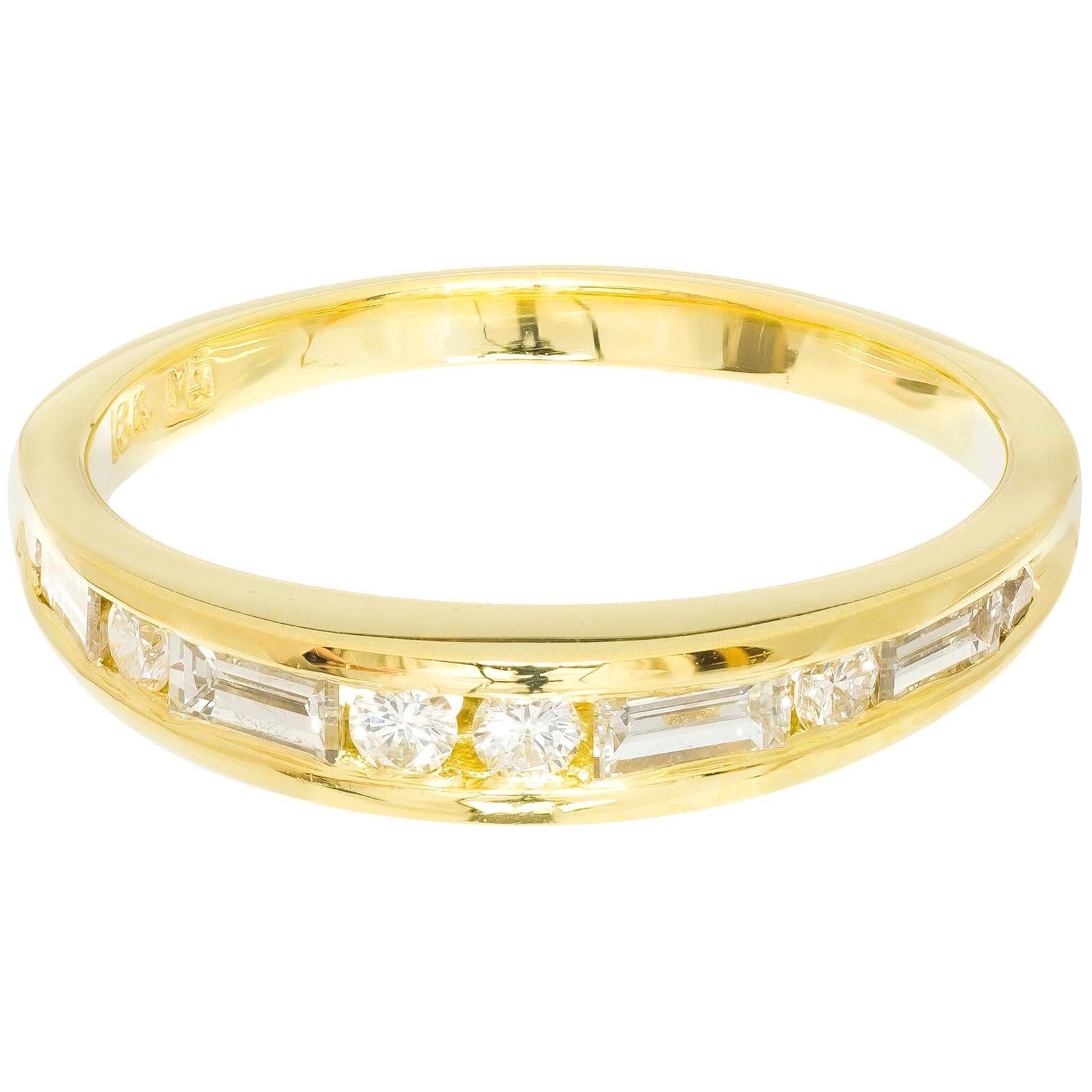 gewölbter Bandring mit .26 Karat Diamant in Gelbgold