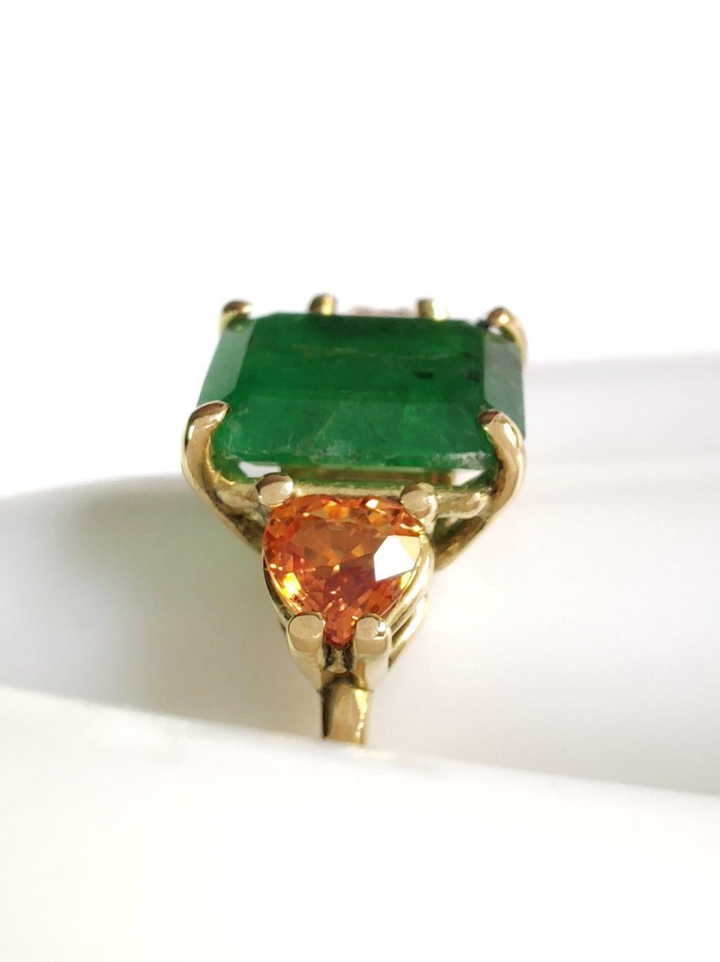  2.6 Carat  Emerald Citrines  Ring In Excellent Condition In MADRID, ES