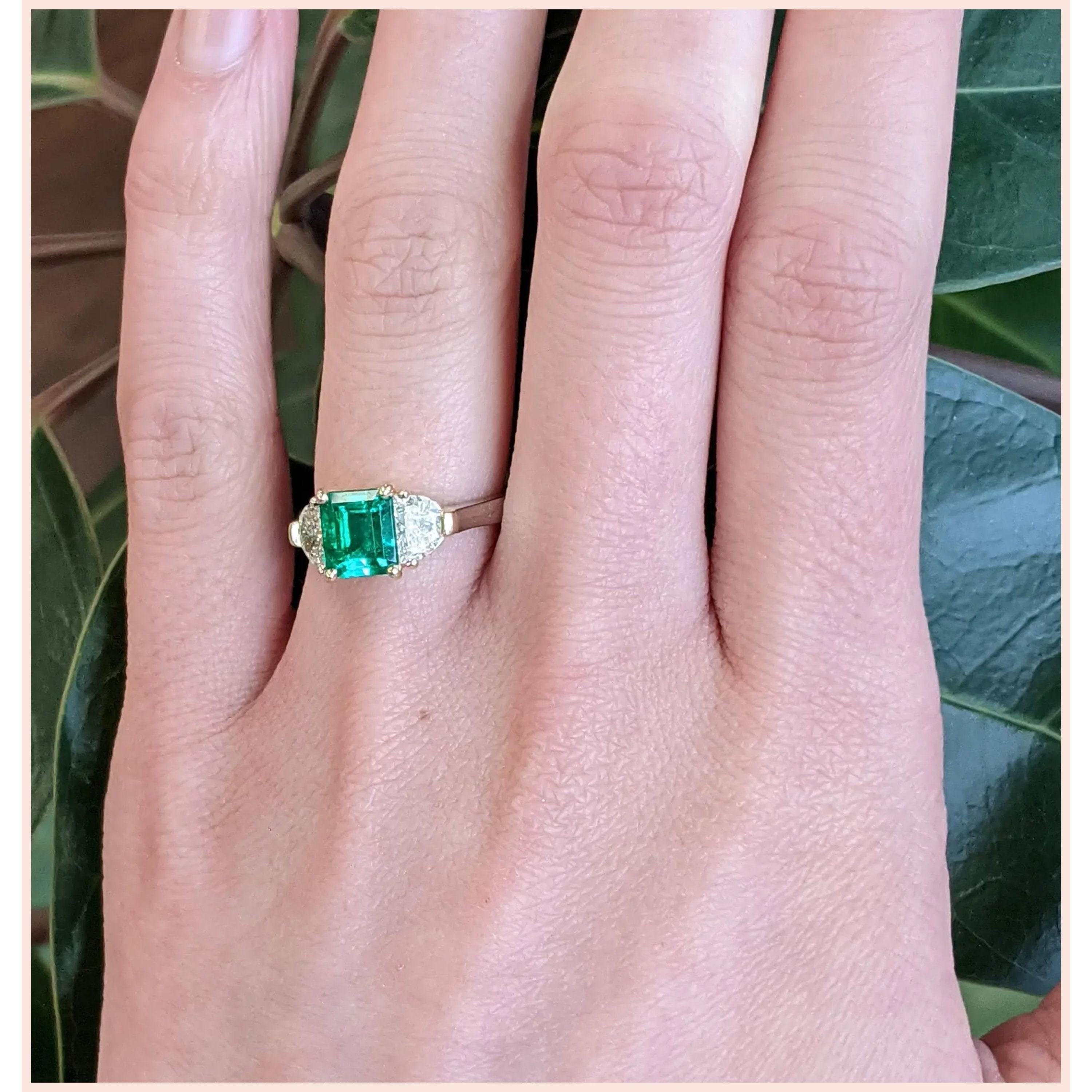 For Sale:  18K Gold 3 CT Natural Emerald and Diamond Antique Art Deco Style Engagement Ring 6