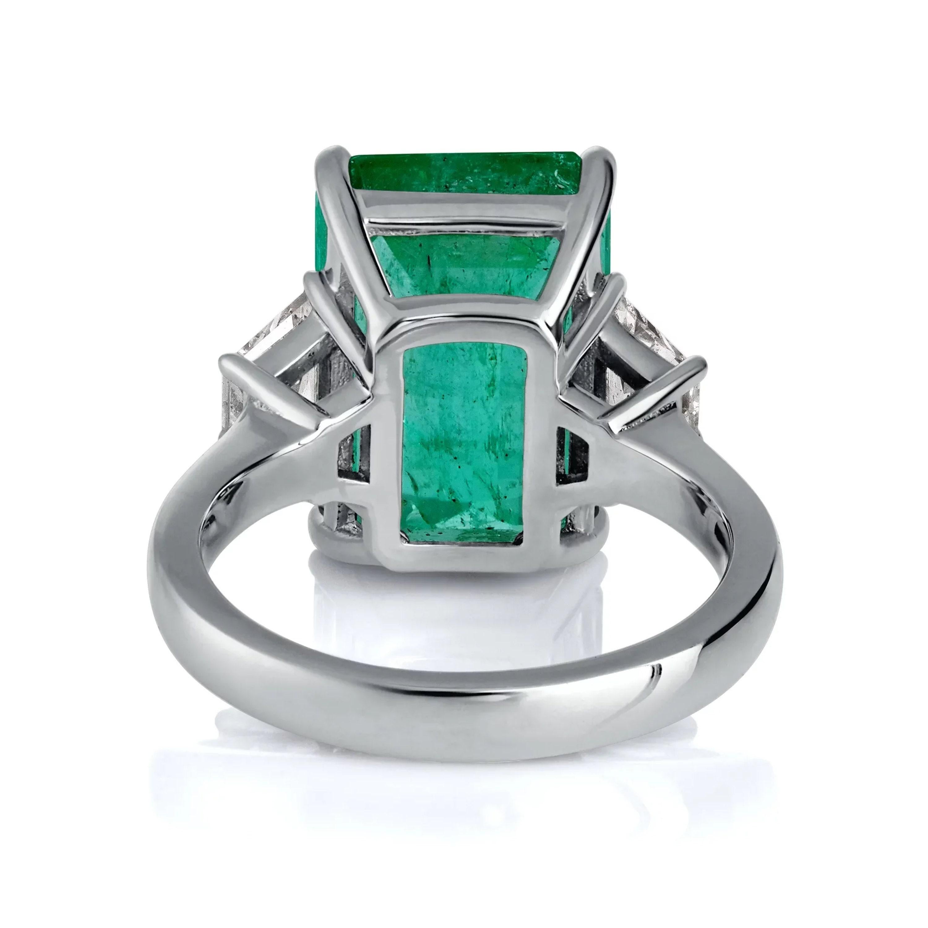 For Sale:  6 Carat Natural Emerald Diamond Engagement Ring Set in 18K Gold, Cocktail Ring 3