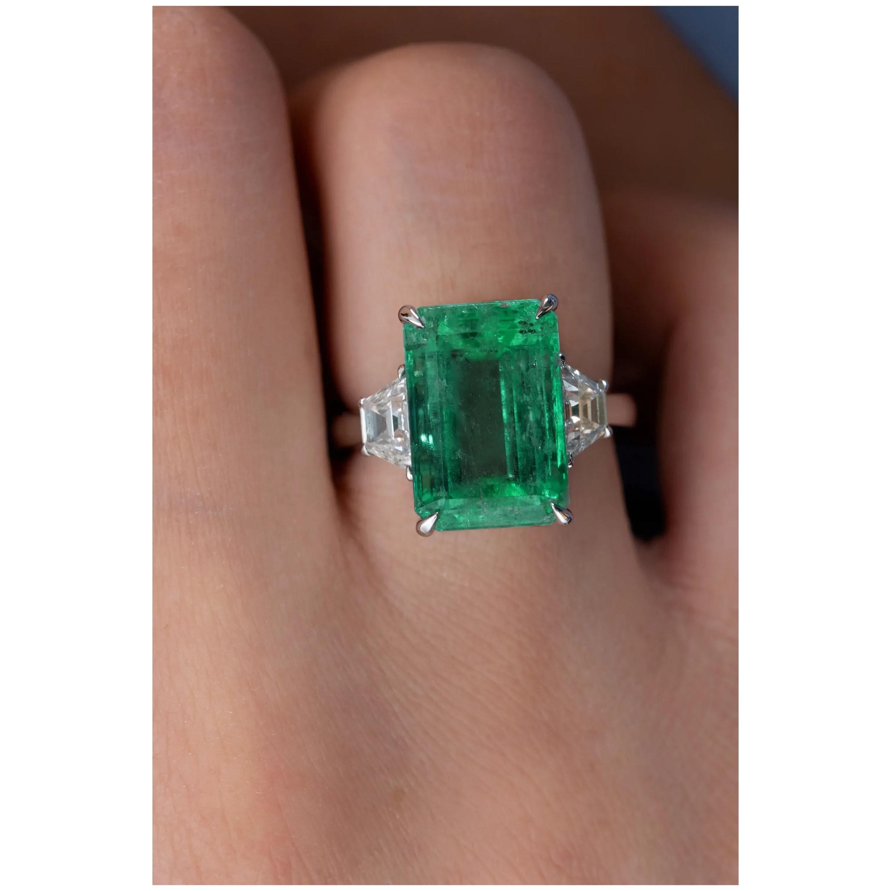 For Sale:  6 Carat Natural Emerald Diamond Engagement Ring Set in 18K Gold, Cocktail Ring 5
