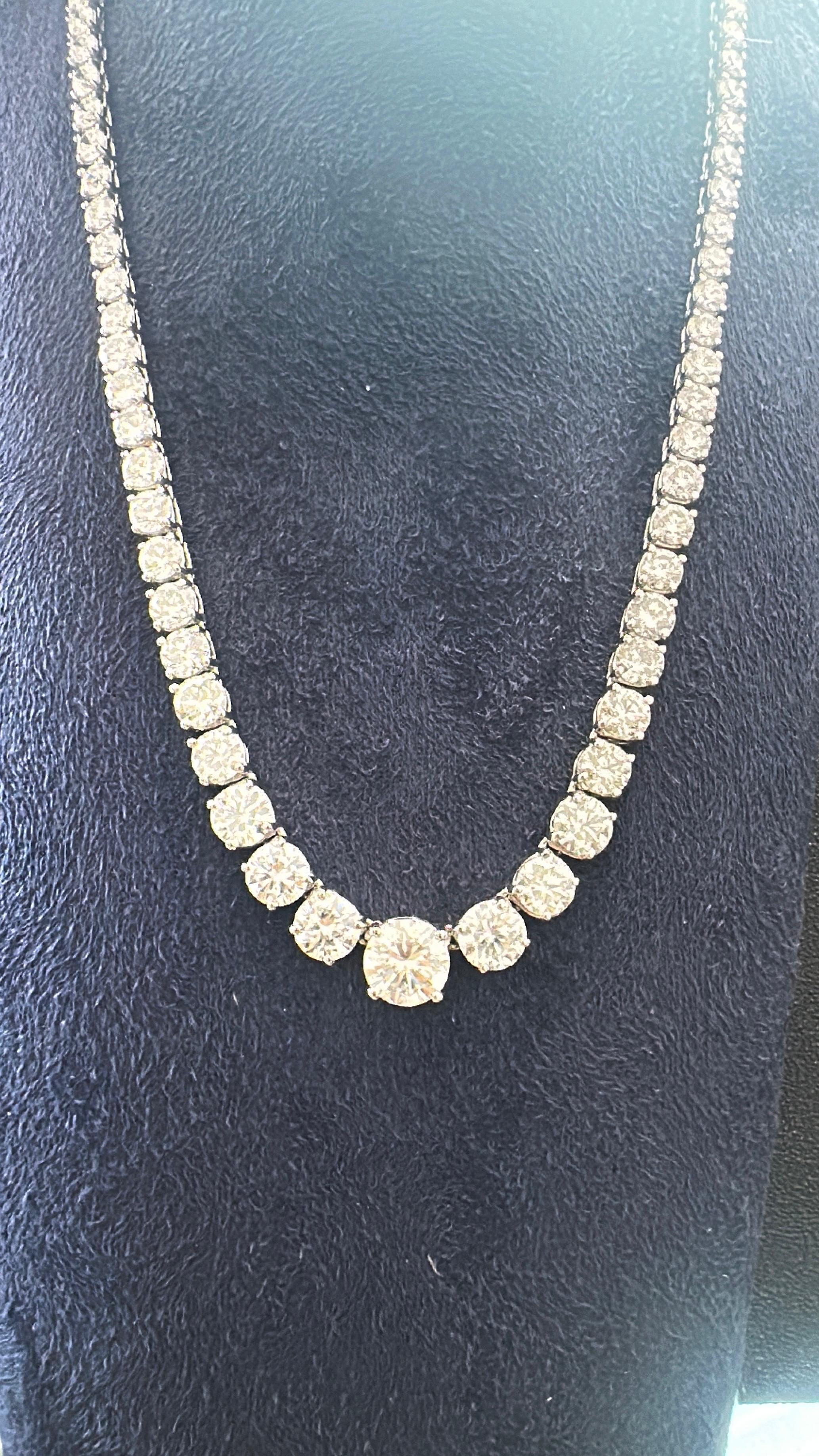 Collier de tennis en or blanc 18 carats à diamants gradués de 26 carats, serti à 4 branches Unisexe en vente