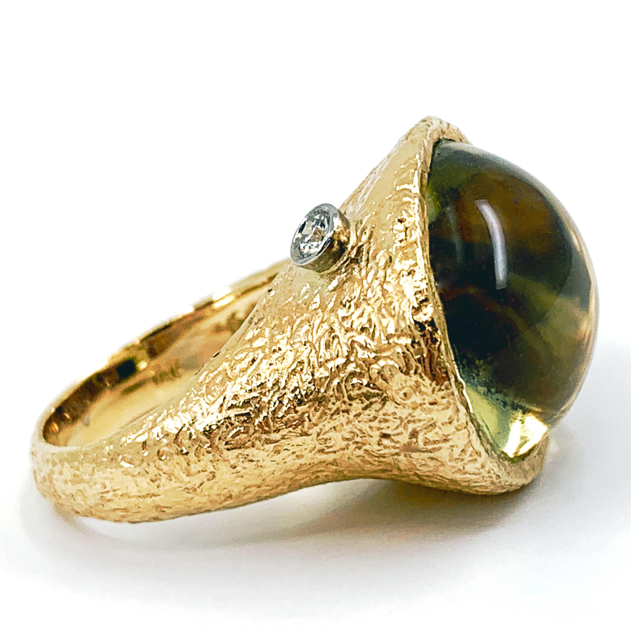 26 Carat Lemon Citrine Cabochon in Textured 18 Karat Gold Ring w Diamond Accent For Sale 2