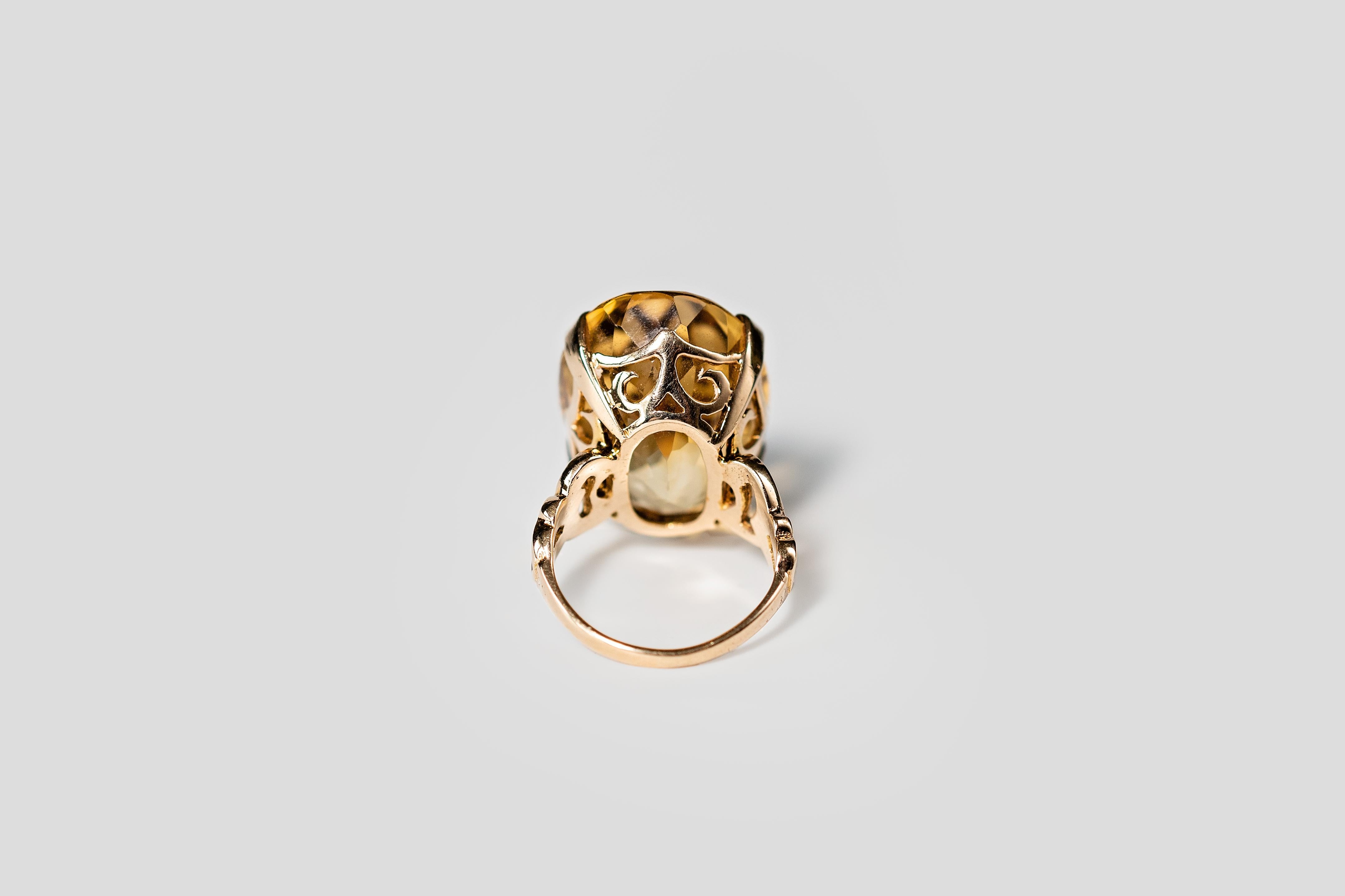 26 Carat Oval Yellow Citrine Ring, Vintage 10k Gold 4