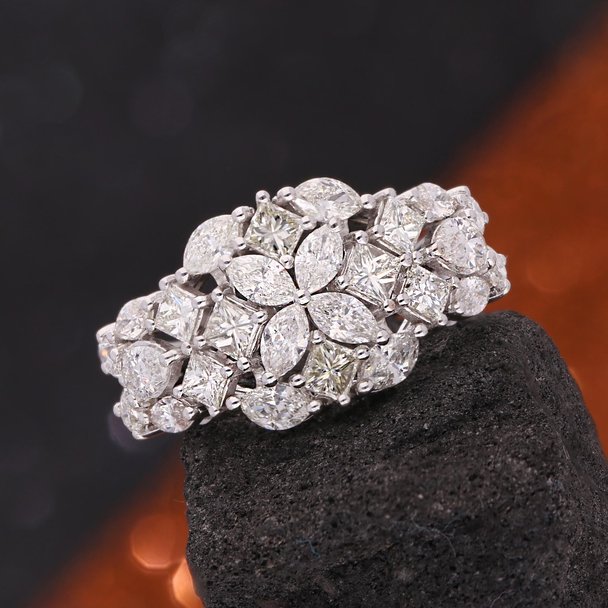 18 Karat Weißgold-Schmuck mit 2,6 Karat SI/H Diamantring mit Marquise-Diamant im Prinzessinnenschliff im Zustand „Neu“ im Angebot in Diera, Dubai