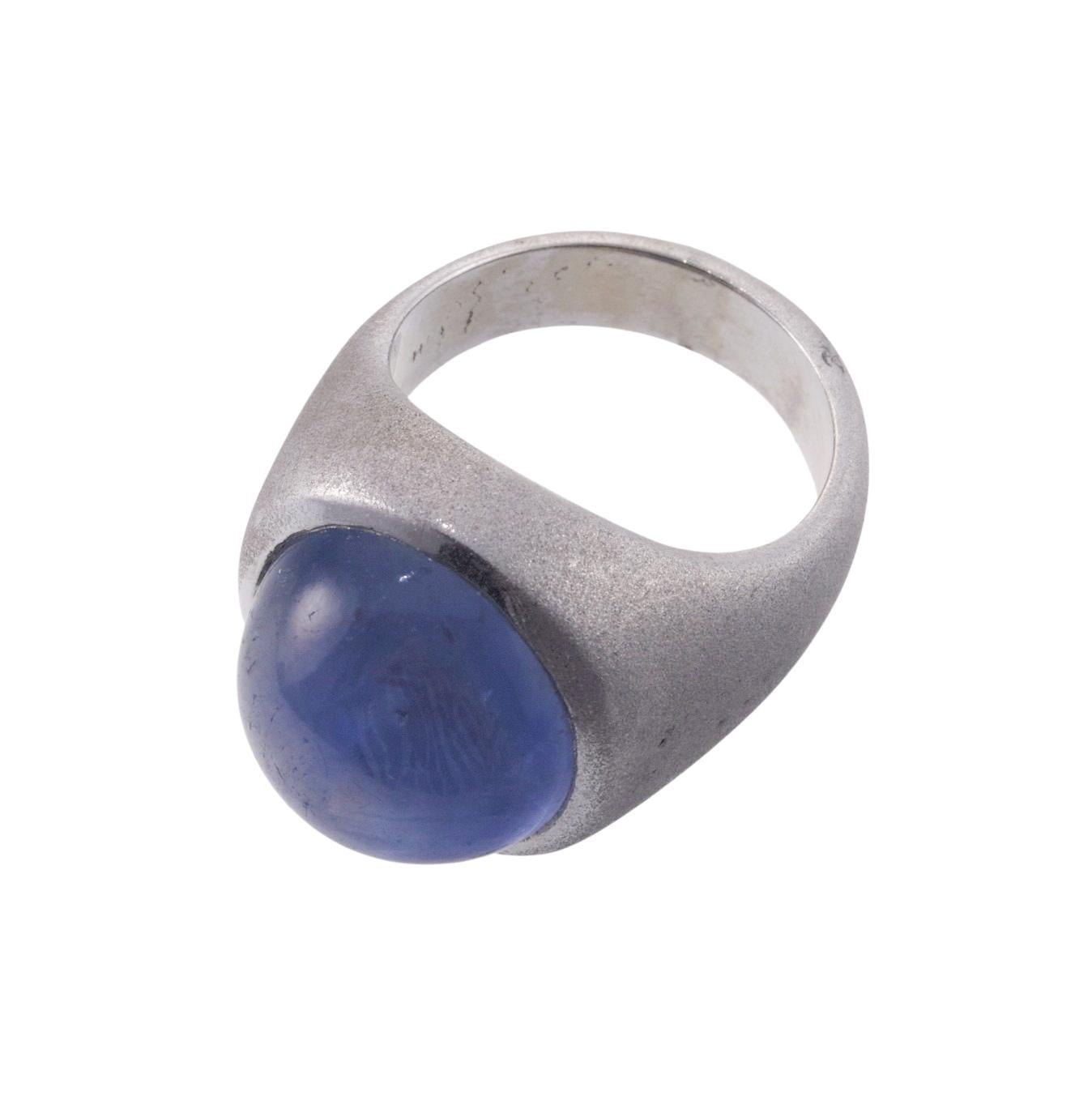 26 Carat Star Sapphire Cabochon Platinum Ring For Sale 1
