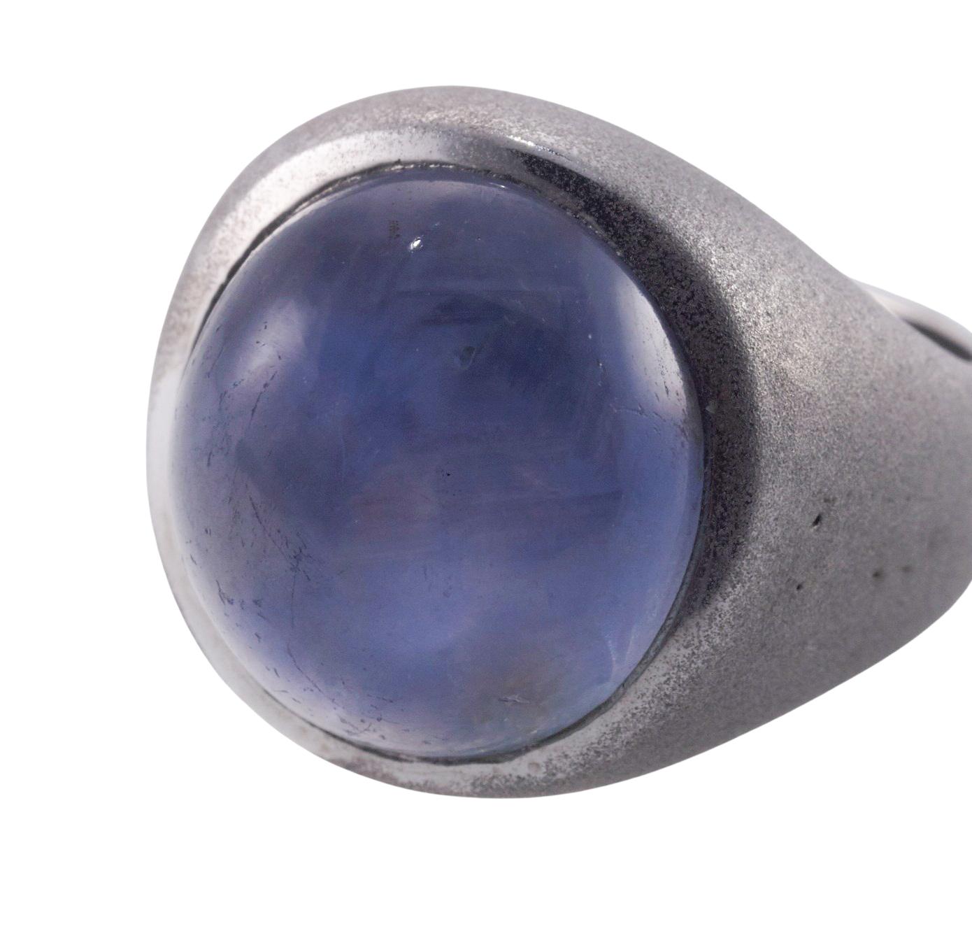 26 Carat Star Sapphire Cabochon Platinum Ring For Sale 2