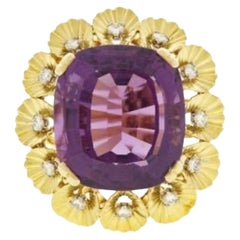 26 Karat Kissenschliff Amethyst Diamanten 18 Karat Gelbgold Cocktail-Ring