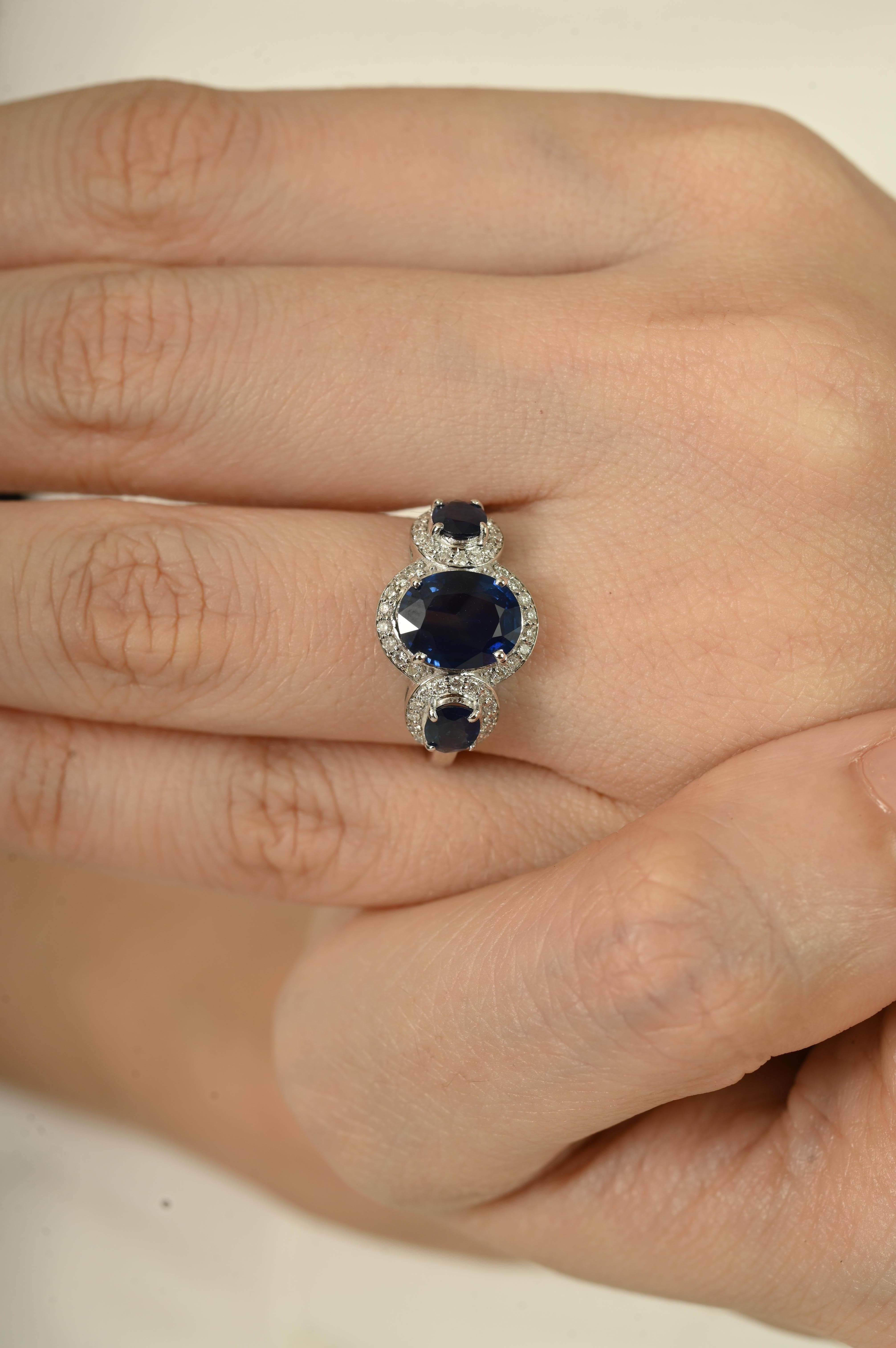 En vente :  2.6 Ct Deep Blue Sapphire and Diamond Three-Stone Ring in 14K White Gold Jewelry 4