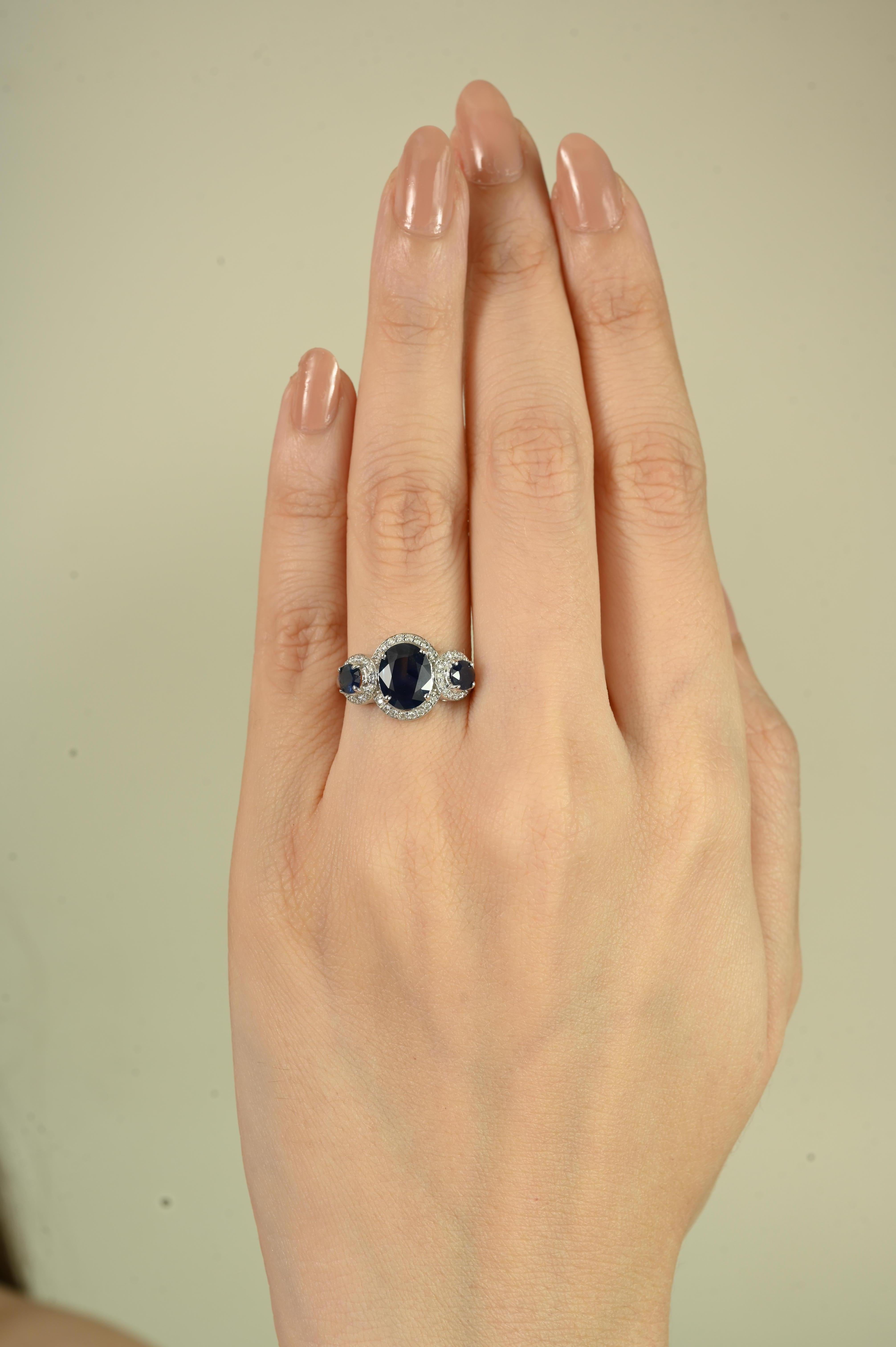 En vente :  2.6 Ct Deep Blue Sapphire and Diamond Three-Stone Ring in 14K White Gold Jewelry 6