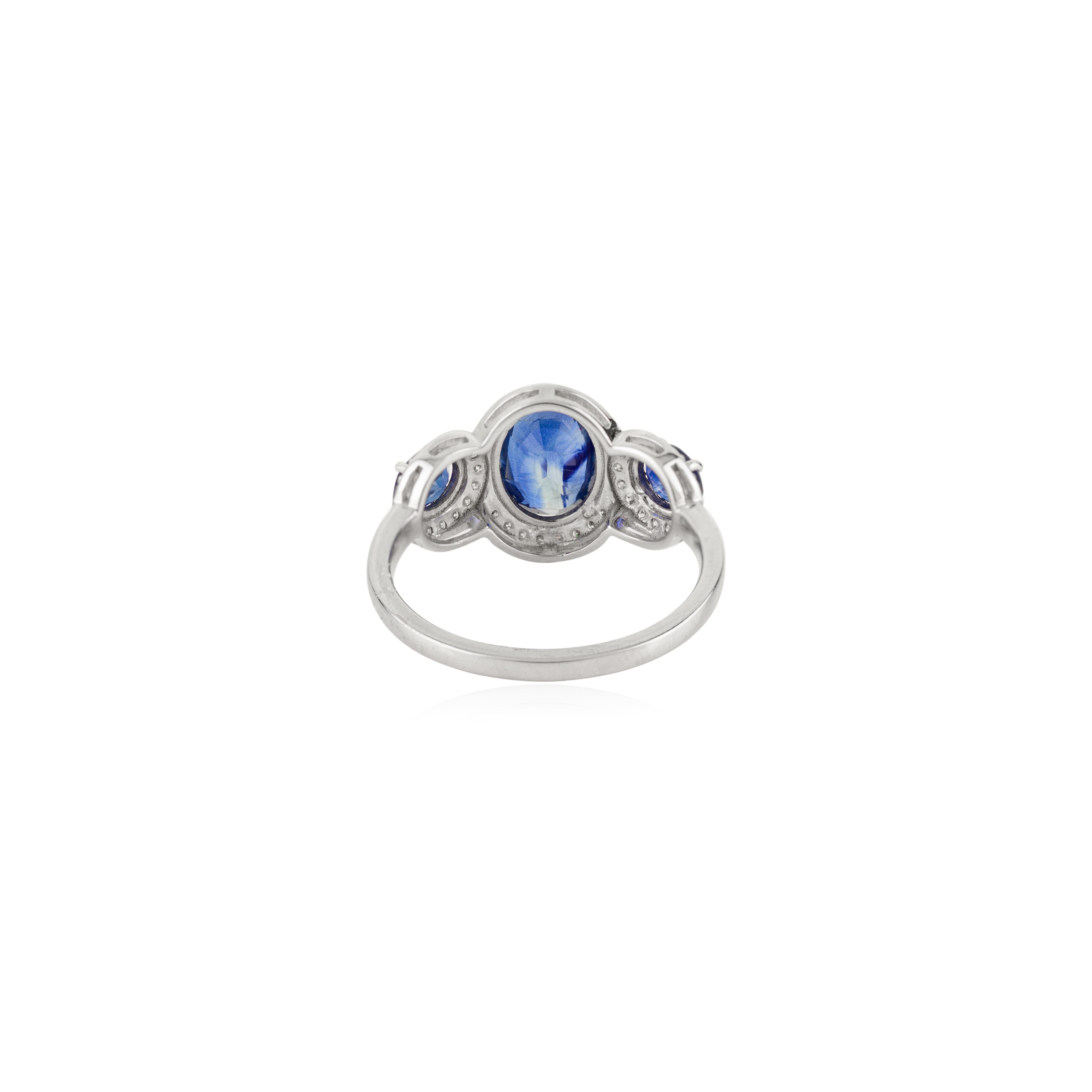 En vente :  2.6 Ct Deep Blue Sapphire and Diamond Three-Stone Ring in 14K White Gold Jewelry 9