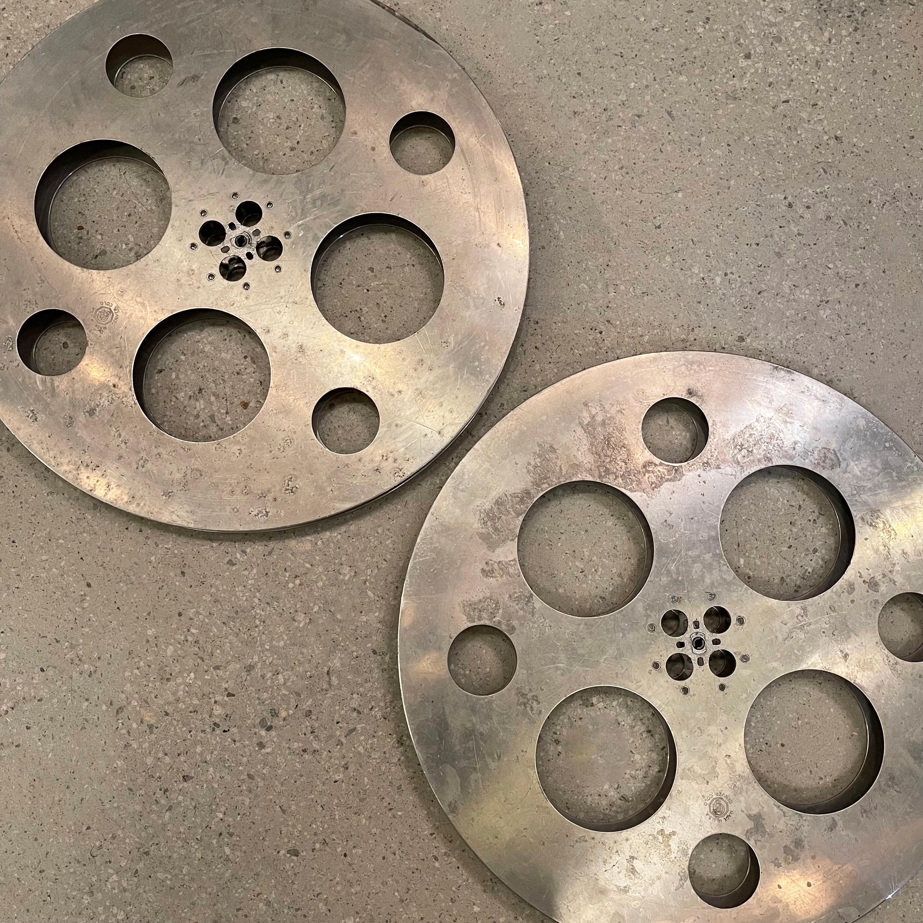 26 Zoll Durchmesser Industrielle Aluminium-Filmregale aus Aluminium von Goldberg Brothers (20. Jahrhundert) im Angebot