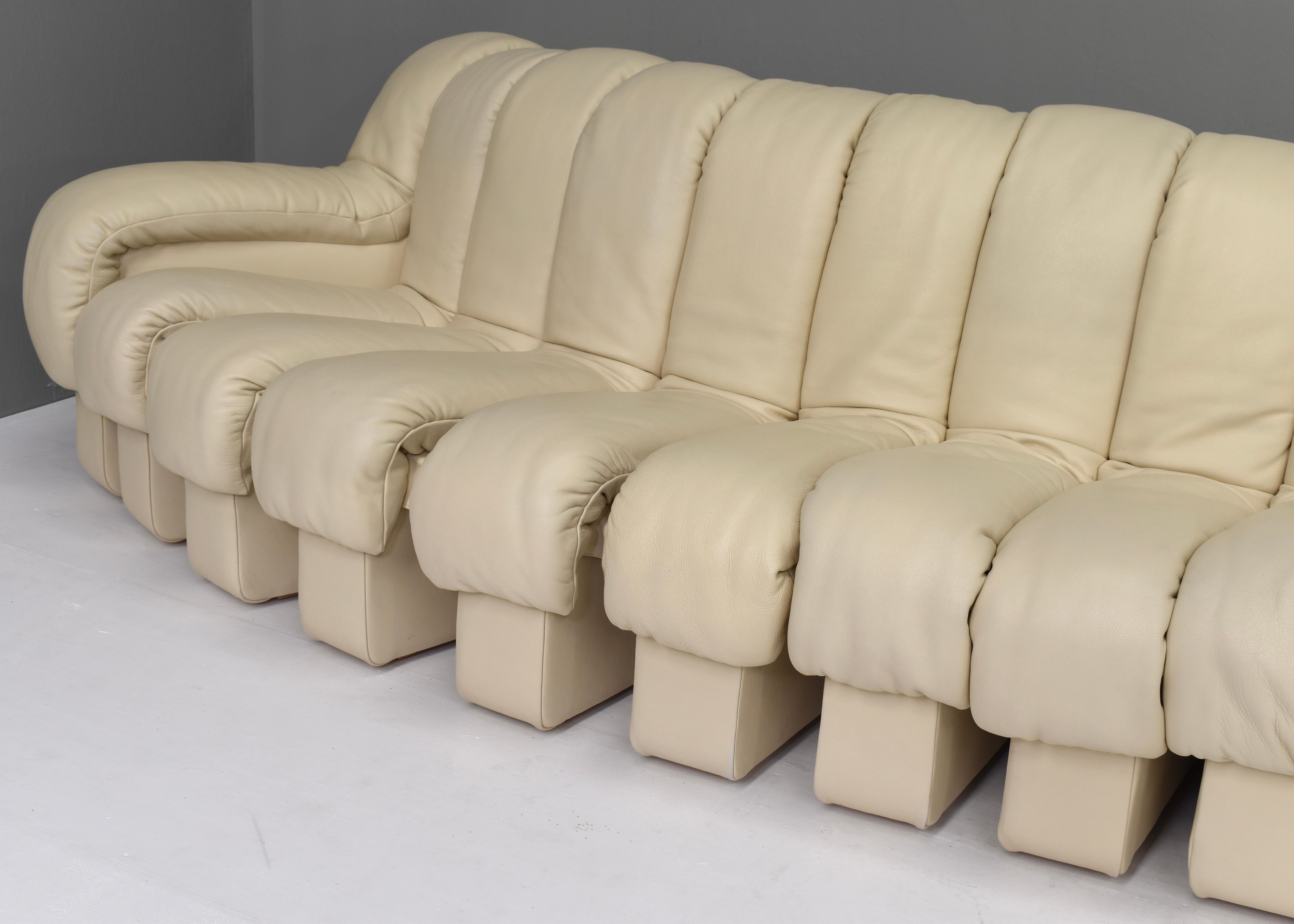 26-Piece De Sede DS600 'Snake' Non-Stop Sectional Sofa in Full Crème Leather 10