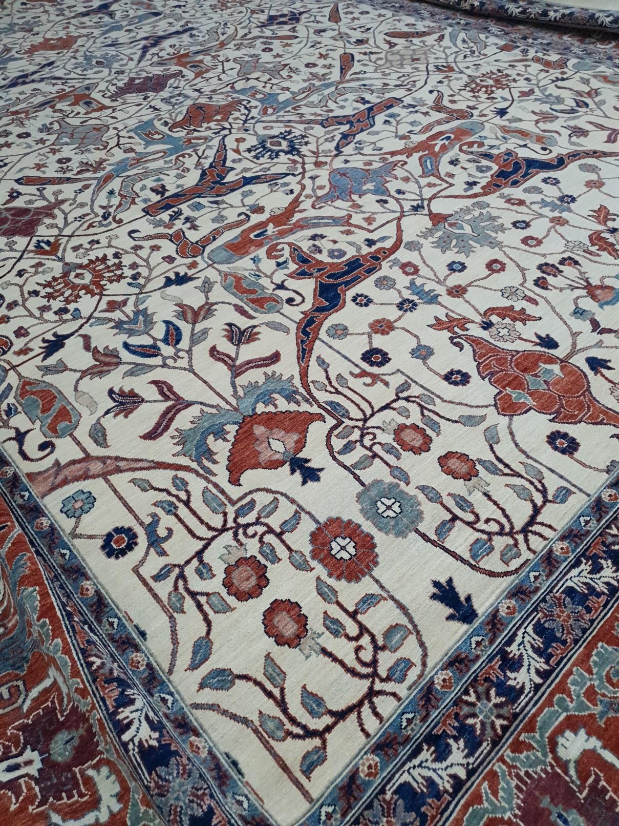 Hand-Knotted 26 x 18 ft Palace Size Rug in Style of Farahan hand knotted 800 x 550 cm