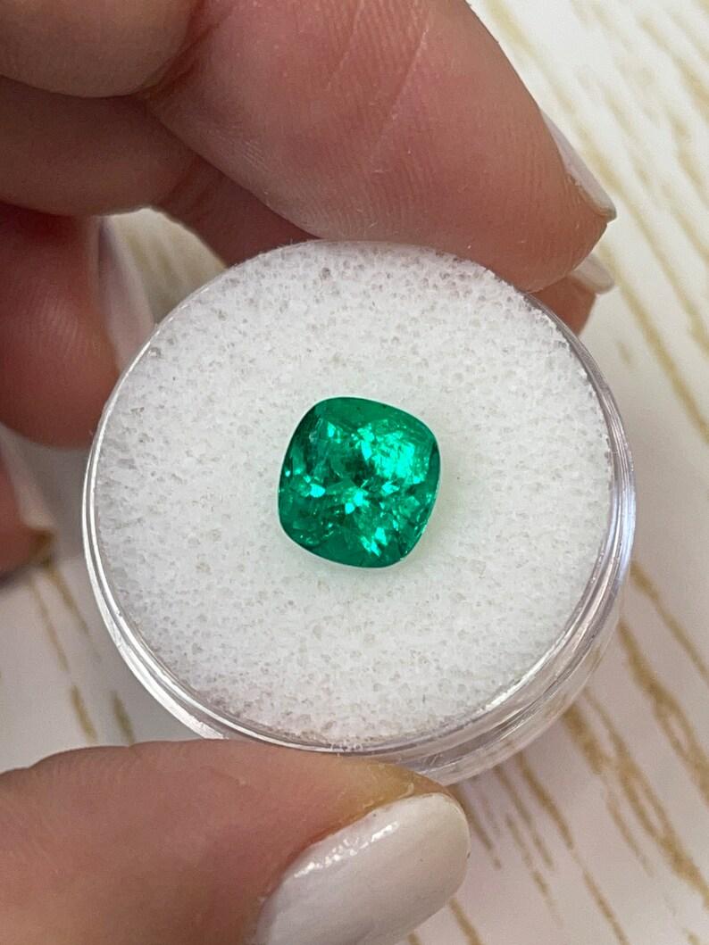 2,60 Quilates AAA+ Aceite Menor Verde Vivo Esmeralda Colombiana-Corte Cojín 9x8 Genuina Corte cojín en venta