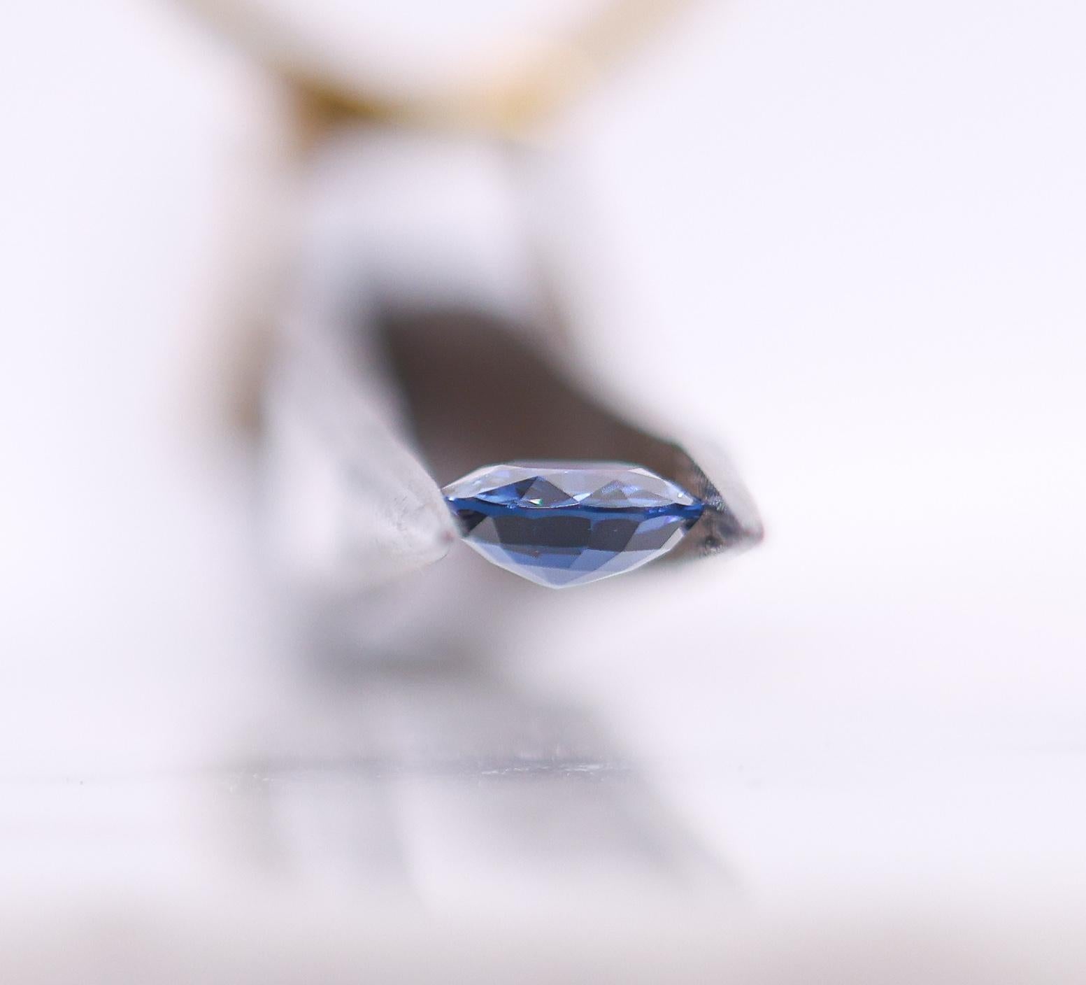 Oval Cut 2.60 Carat Blue Sapphire Loose Gemstone Oval 8x6mm For Sale
