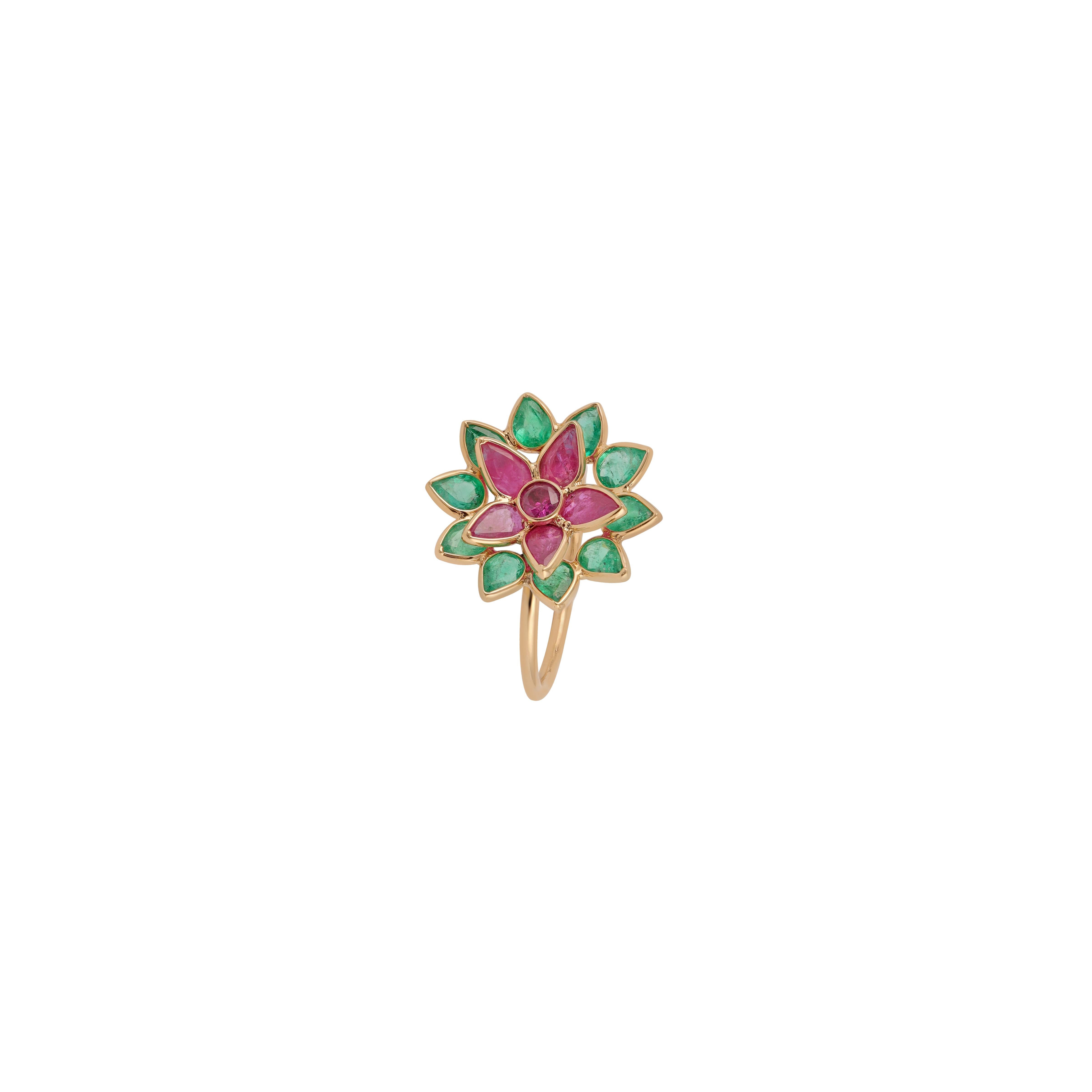2.60 Carat Clear Emerald Ruby Flower Ring in 18k Gold For Sale at 1stDibs